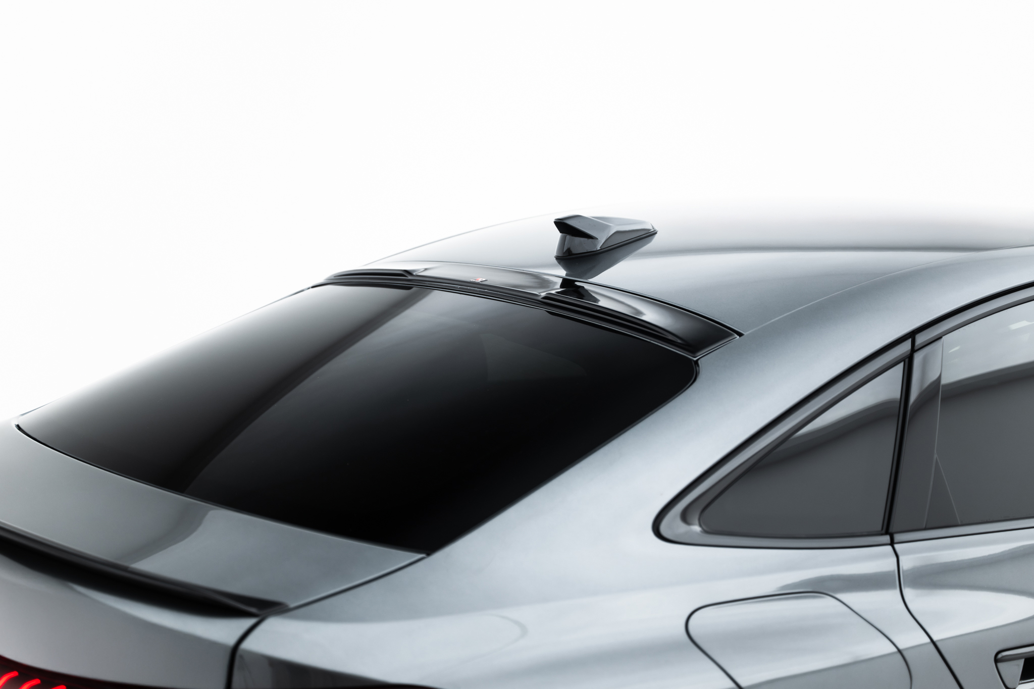 THE EXTENSION OF THE REAR WINDOW SUITABLE FOR AUDI A5 S-LINE / S5 SEDAN B10 – MAXTON DESIGN - 3