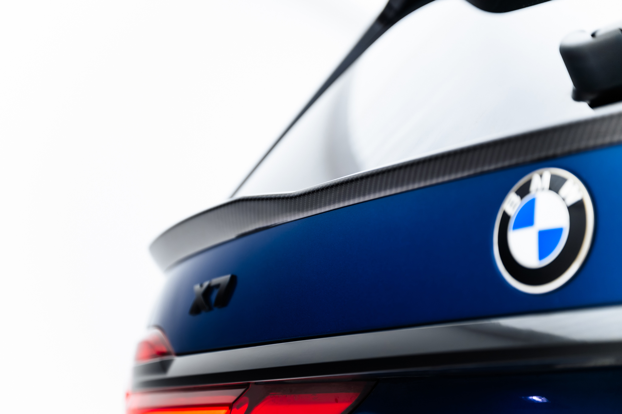 PREPREG CARBON FIBER TAILGATE SPOILER (LOWER) SUITABLE FOR BMW X7 M-PACK G07 – MAXTON DESIGN - 6