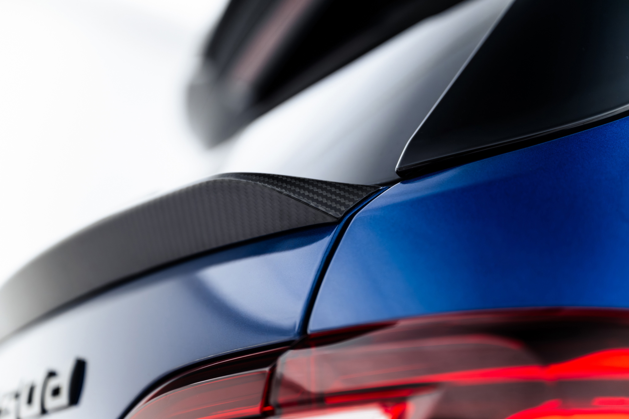 PREPREG CARBON FIBER TAILGATE SPOILER (LOWER) SUITABLE FOR BMW X7 M-PACK G07 – MAXTON DESIGN