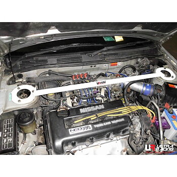 NISSAN PRIMERA 95-02 P11 ULTRARACING FRÄMRE ÖVRE FJÄDERBENSSTAG