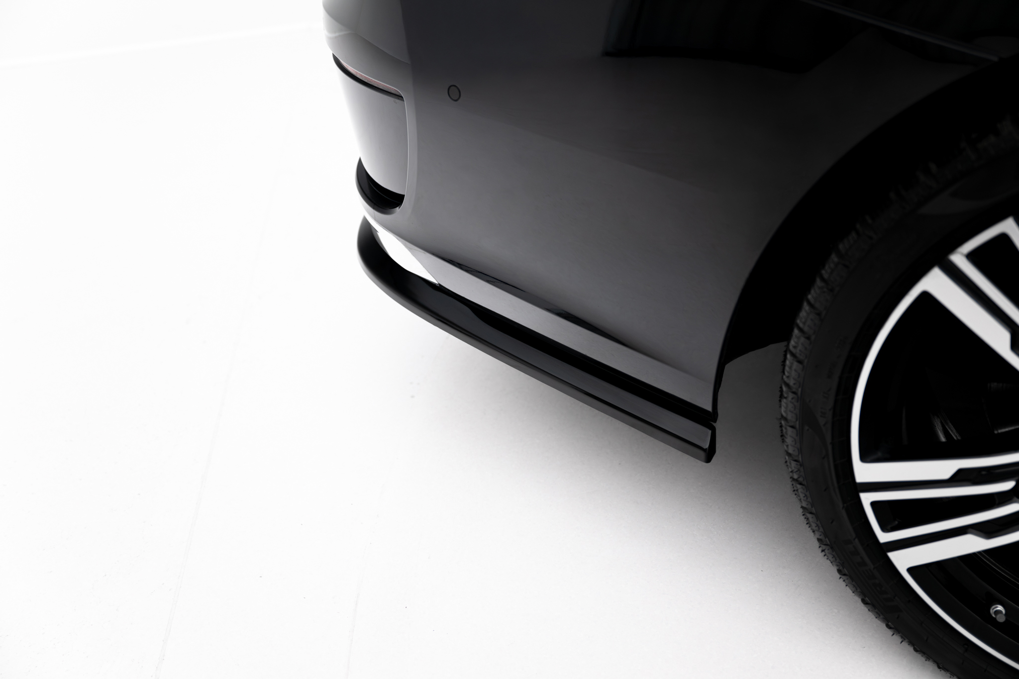REAR SPLITTER (WITH VERTICAL BARS) SUITABLE FOR BMW 7 G70 – MAXTON DESIGN - 2
