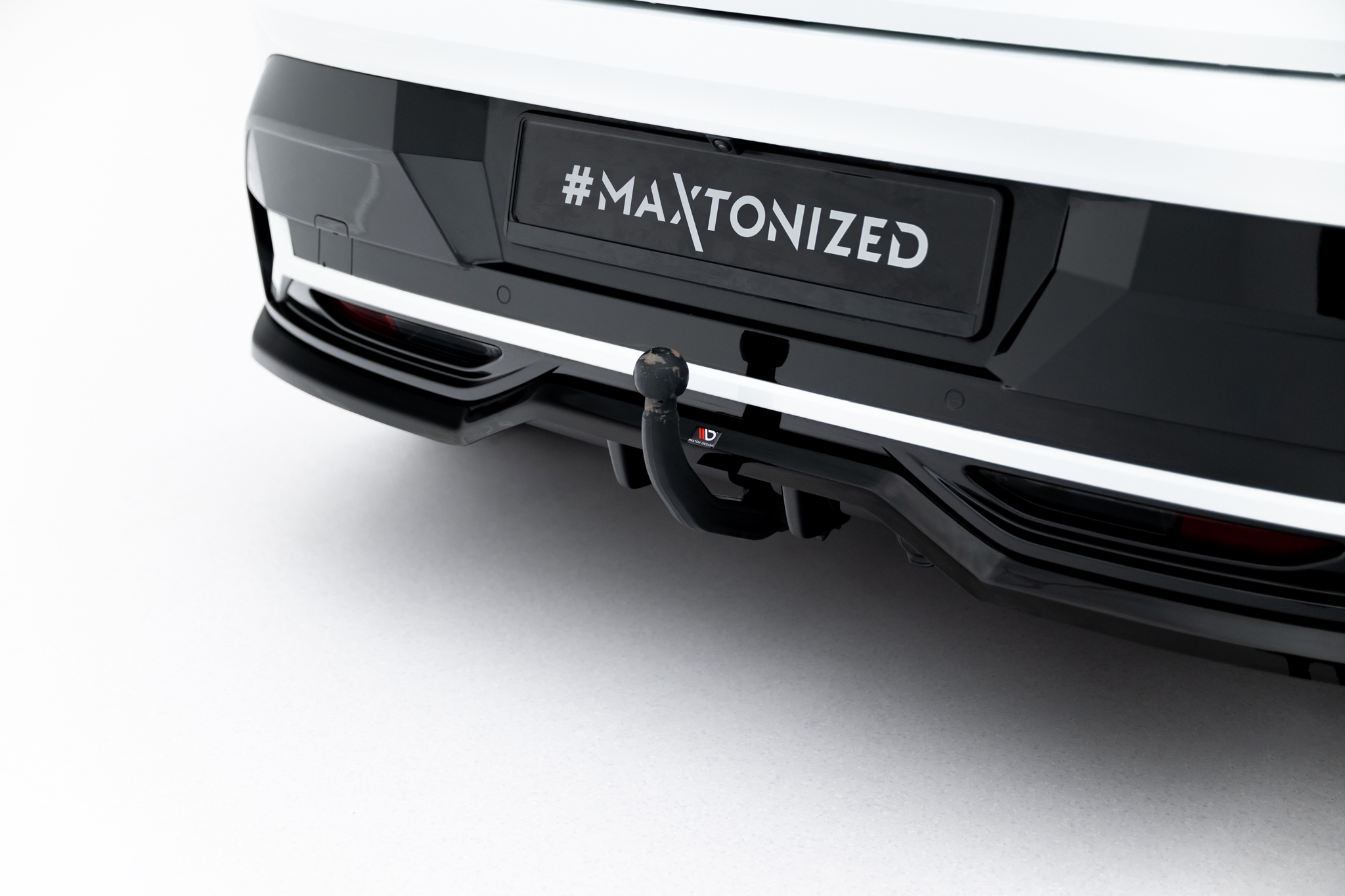 CENTRAL REAR SPLITTER (WITH VERTICAL BARS) SUITABLE FOR RENAULT MEGANE E-TECH ELECTRIC MK1 – MAXTON DESIGN