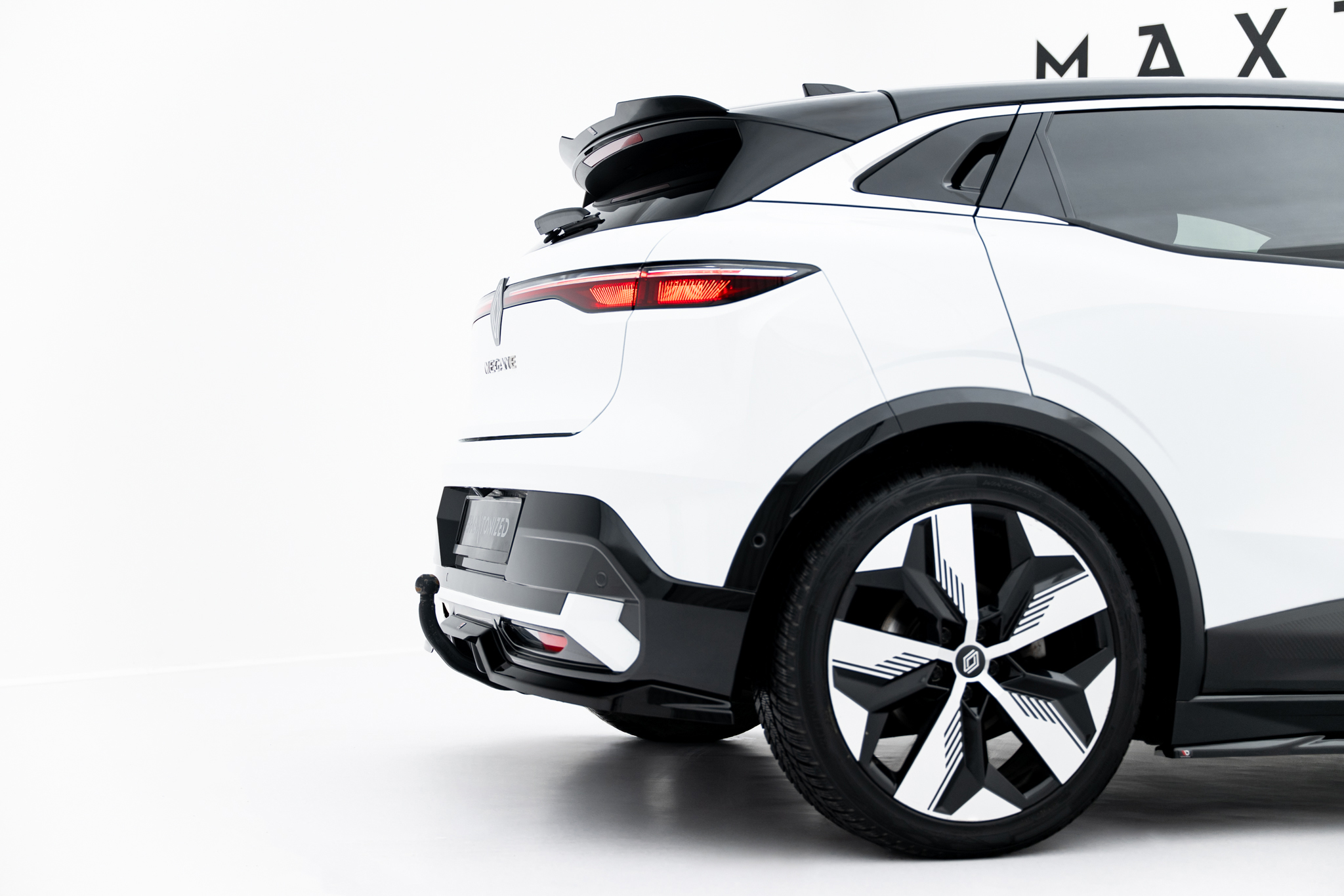 CENTRAL REAR SPLITTER (WITH VERTICAL BARS) SUITABLE FOR RENAULT MEGANE E-TECH ELECTRIC MK1 – MAXTON DESIGN - 7