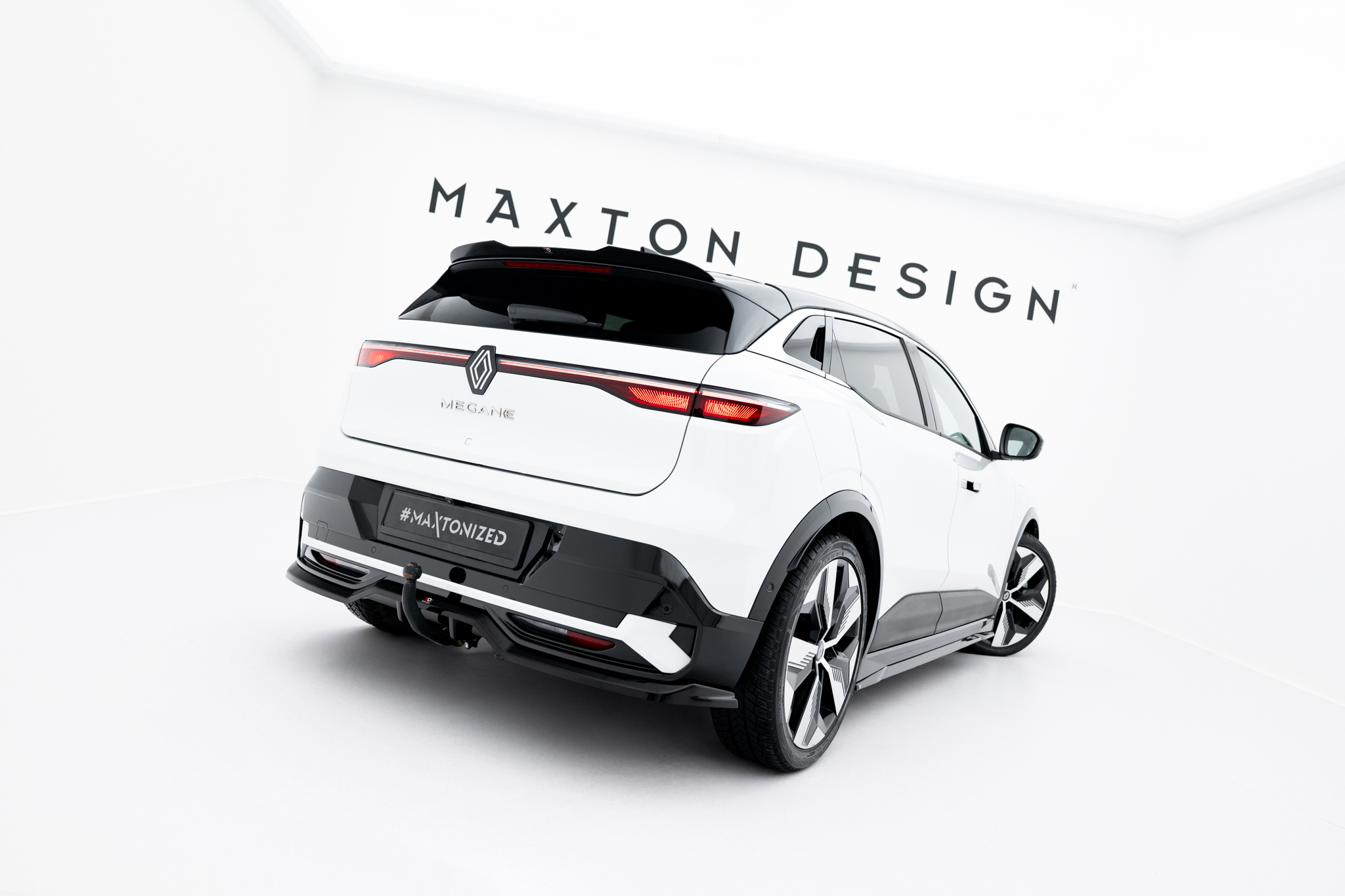 CENTRAL REAR SPLITTER (WITH VERTICAL BARS) SUITABLE FOR RENAULT MEGANE E-TECH ELECTRIC MK1 – MAXTON DESIGN - 5