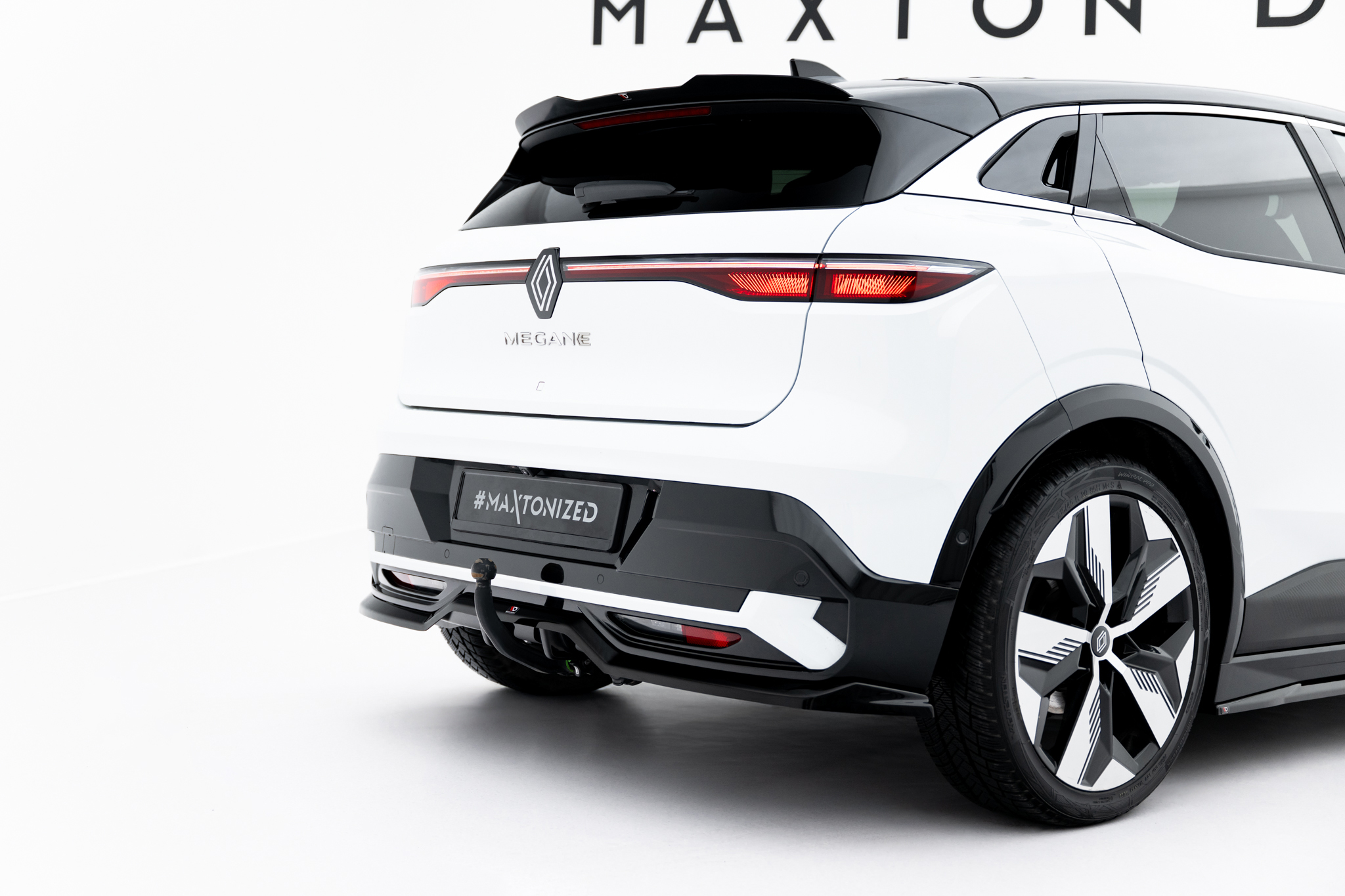 CENTRAL REAR SPLITTER (WITH VERTICAL BARS) SUITABLE FOR RENAULT MEGANE E-TECH ELECTRIC MK1 – MAXTON DESIGN - 6