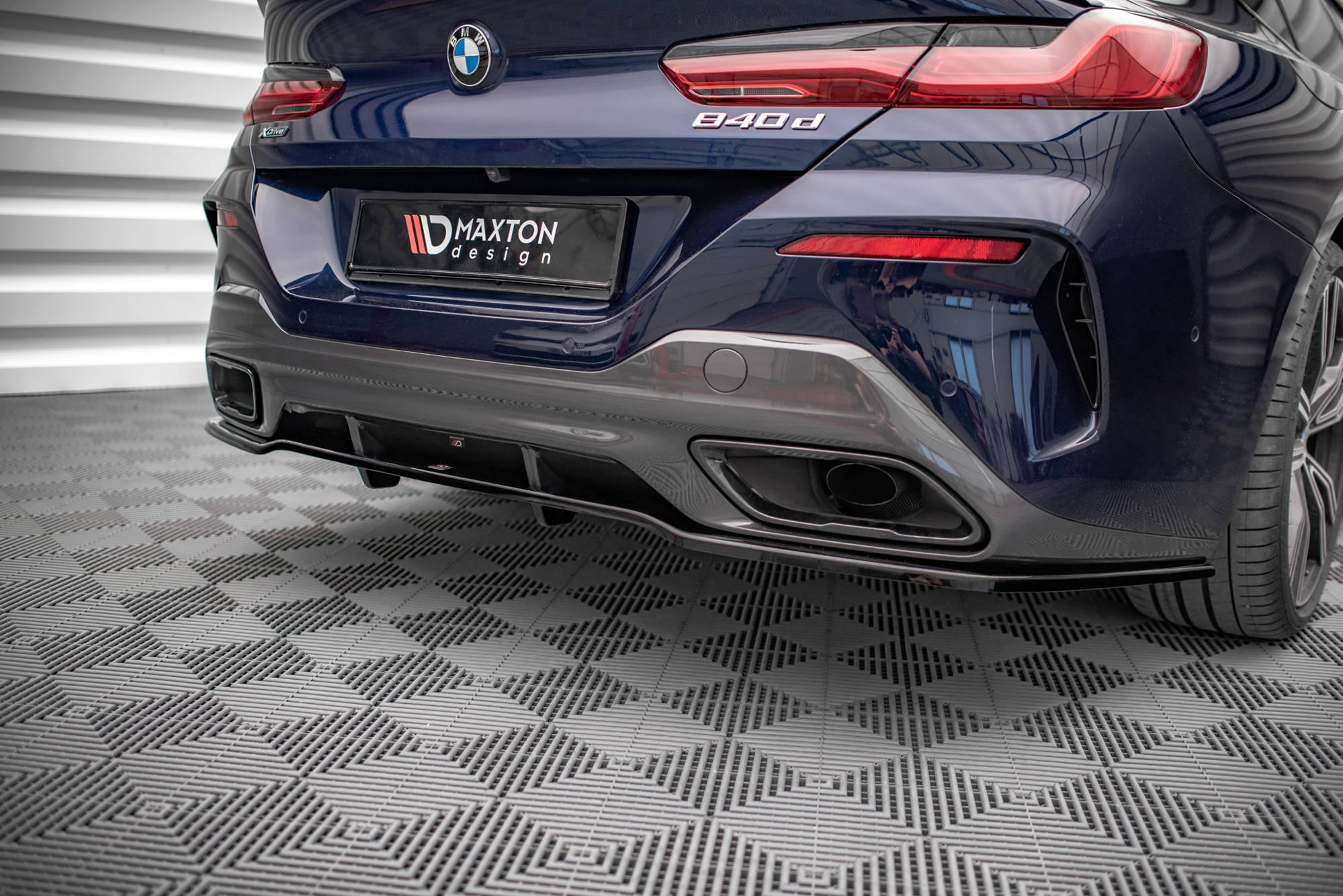 Central Rear Splitter (Vertical Bars) BMW 8 Gran Coupe M-Pack G16 - 2