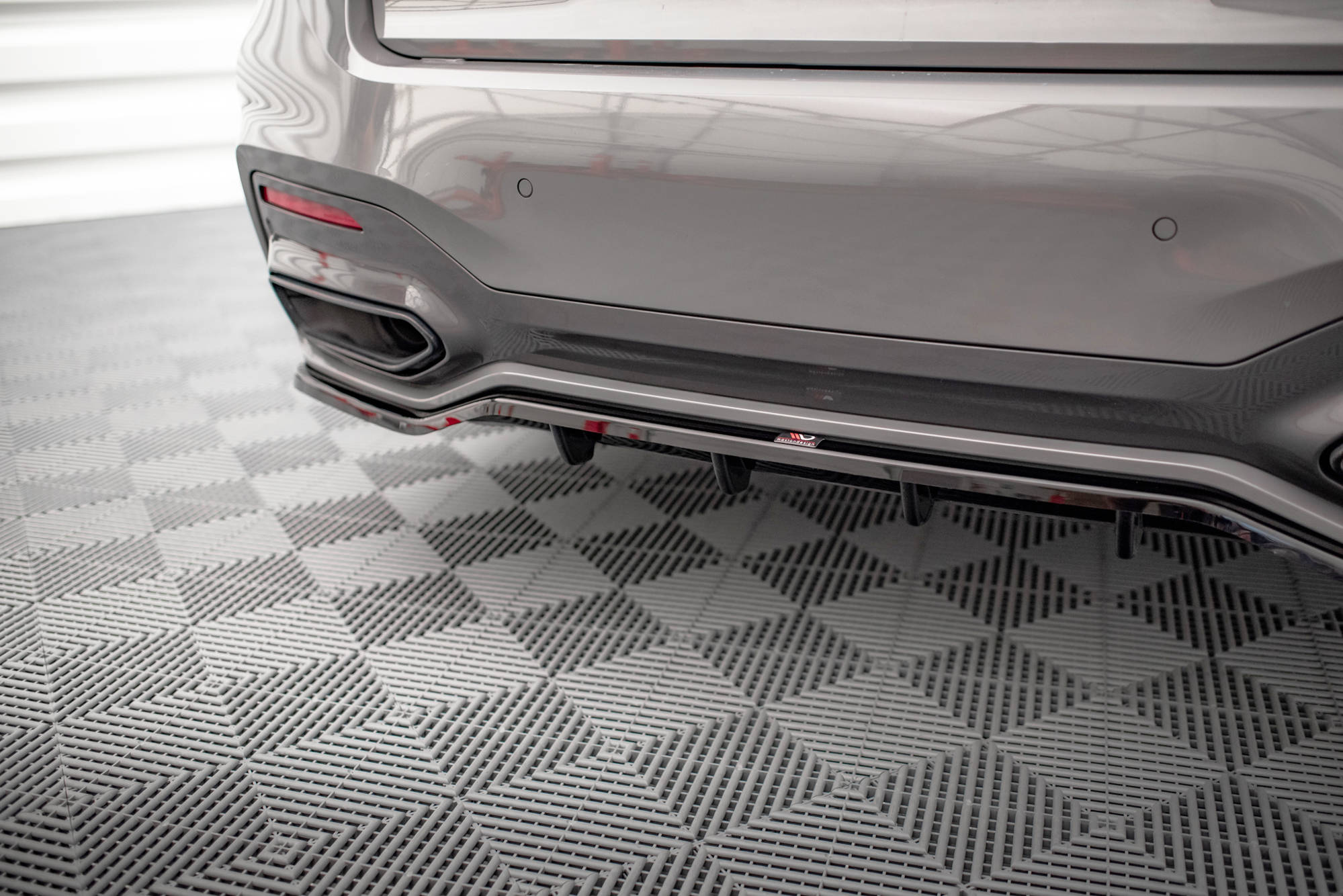 Central Rear Splitter (Vertical Bars) BMW 7 G11 M-Pack Facelift (2019-) - 2