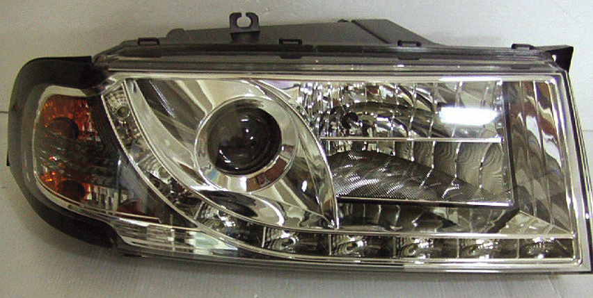 SKODA OCTAVIA 01-04 R8 STIL LED STRÅLKASTARE KROMADE V1