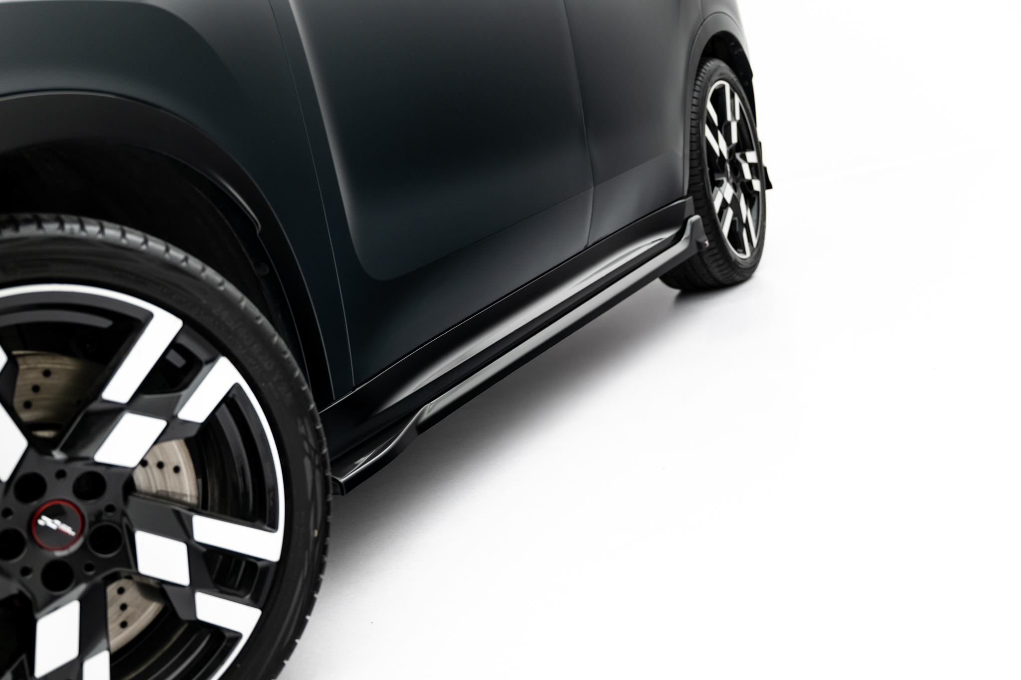 SIDE SKIRTS DIFFUSERS SUITABLE FOR MINI COUNTRYMAN JCW U25 – MAXTON DESIGN - 3