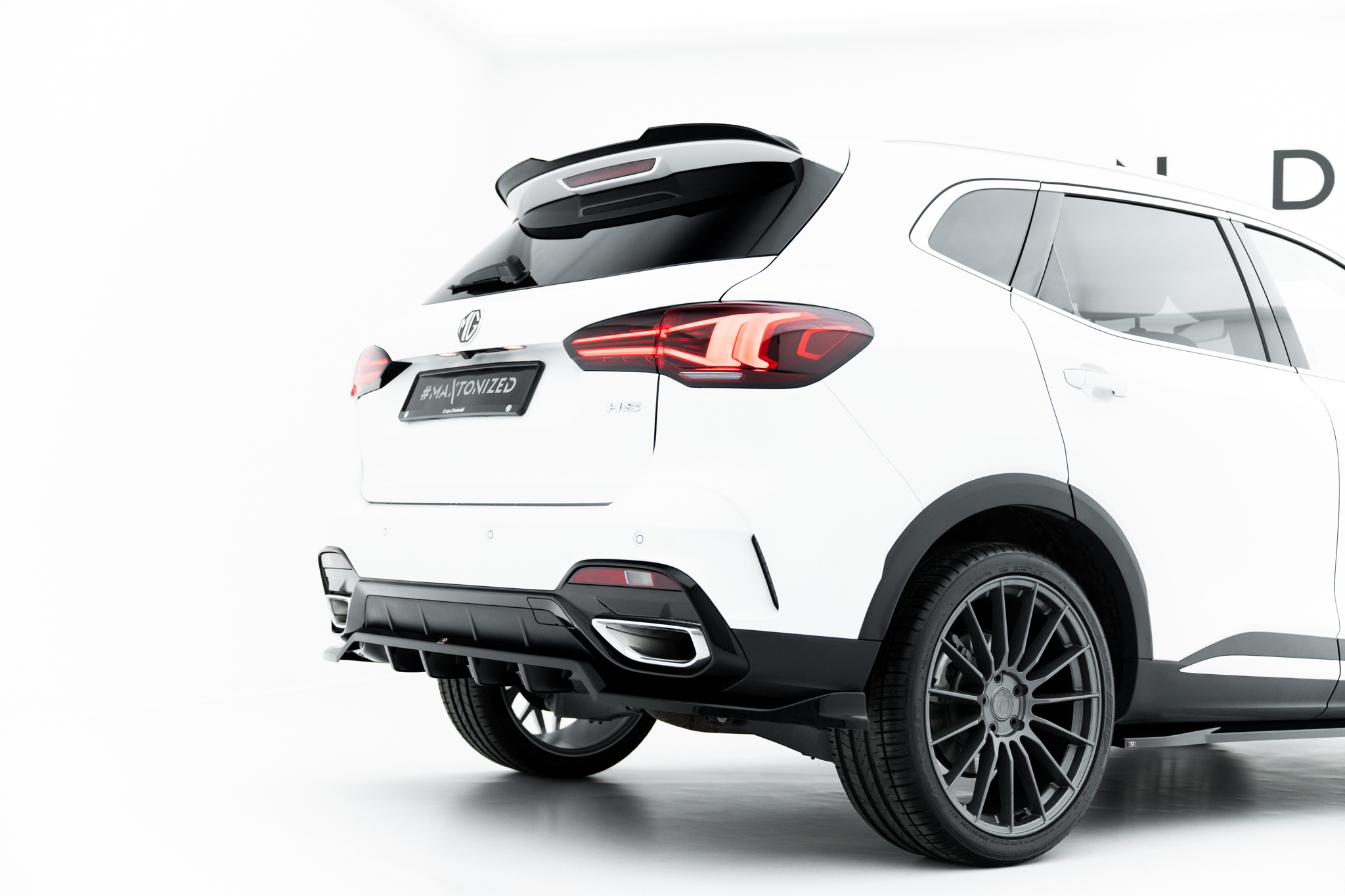 REAR SPLITTER (WITH VERTICAL BARS) SUITABLE FOR MG HS MK1 FACELIFT – MAXTON DESIGN