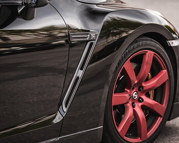 AGENCY POWER KOLFIBER FRÄMRE SKÄRMAR LUFTINTAG NISSAN R35 GT-R 09-16