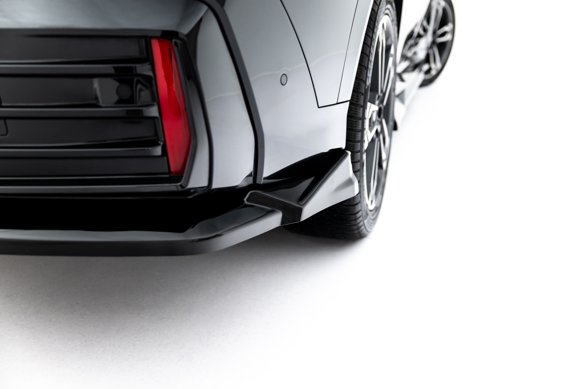 REAR SPLITTER (WITH VERTICAL BARS) SUITABLE FOR BMW X2 M-PACK / IX2 U10 – MAXTON DESIGN - 4