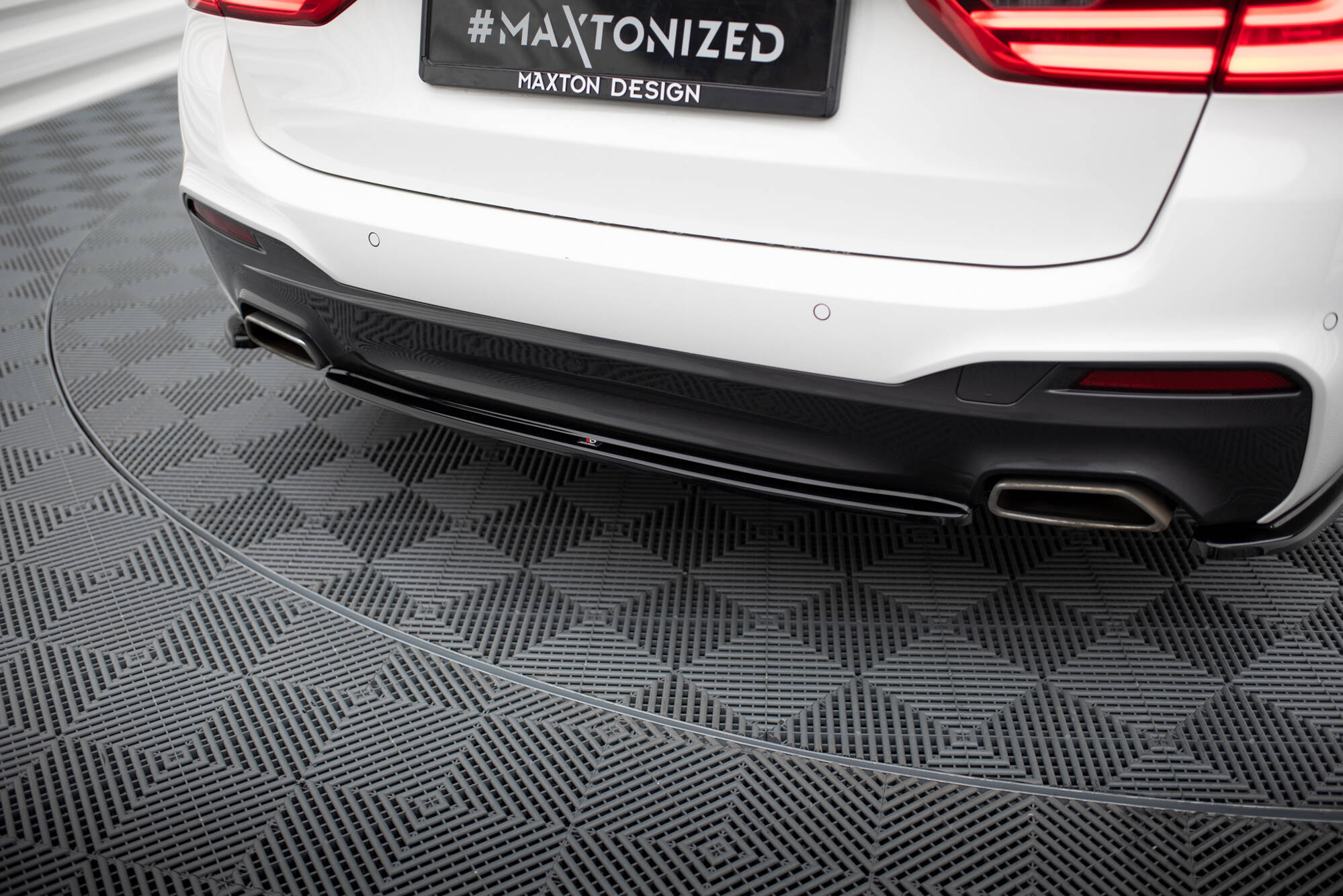 Central Rear Splitter BMW 5 G30 / G31 M-Sport - 3