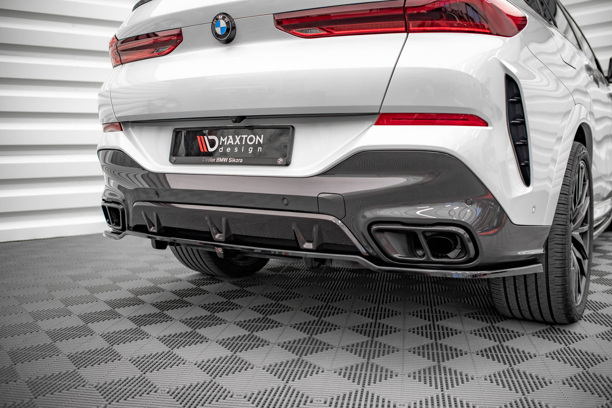 Central Rear Splitter (Vertical Bars) V.1 BMW X6 M-Pack G06 - 3