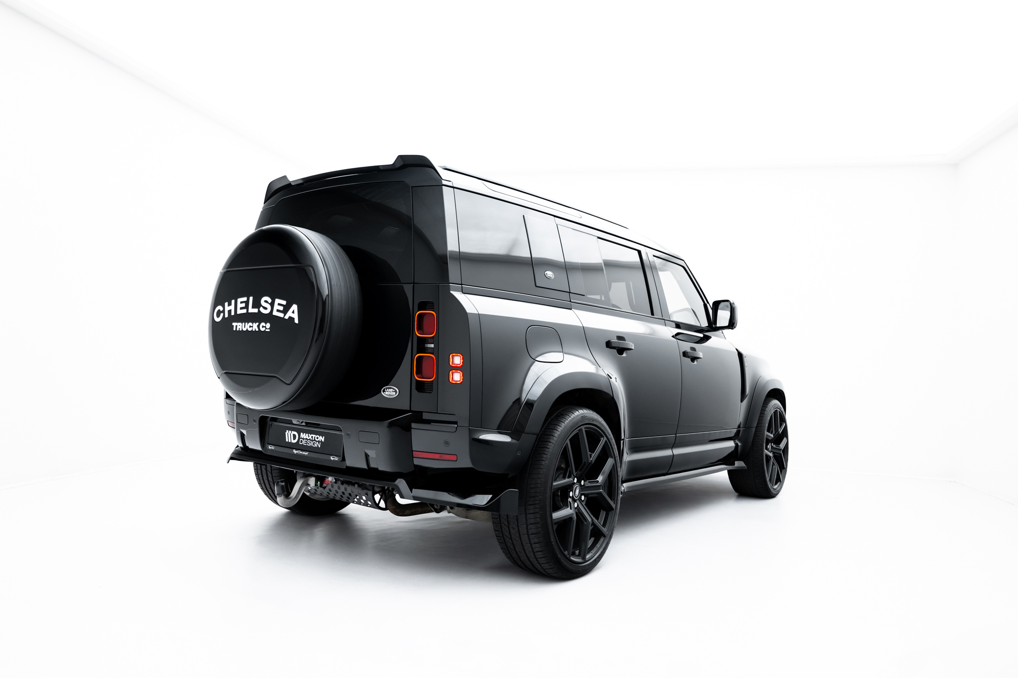 REAR SPLITTER (WITH VERTICAL BARS) SUITABLE FOR LAND ROVER DEFENDER MK4 – MAXTON DESIGN - 4