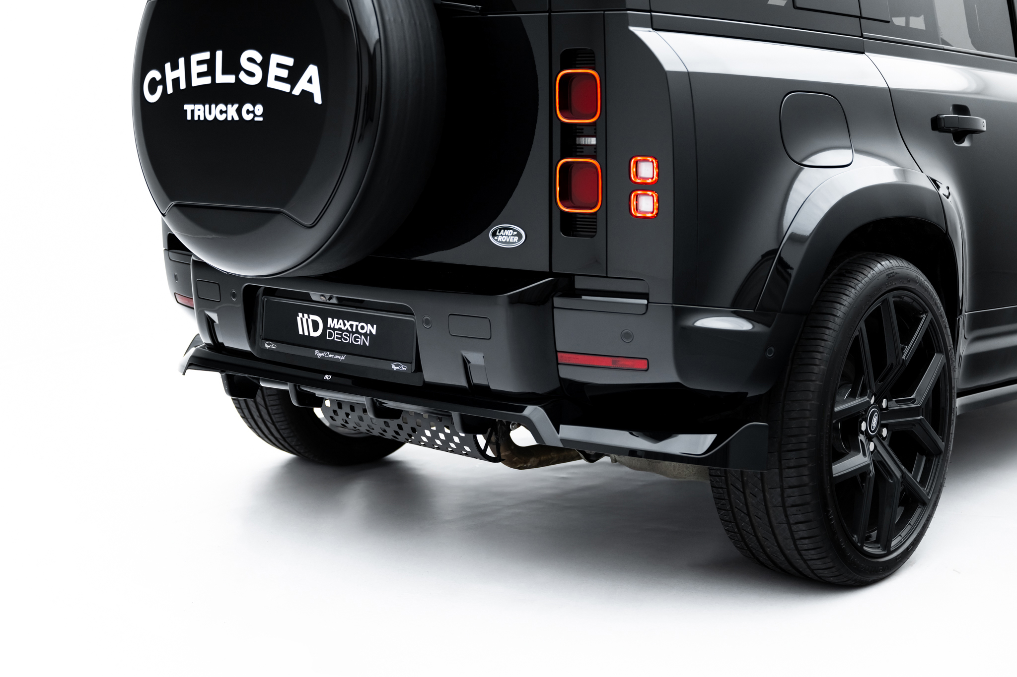 REAR SPLITTER (WITH VERTICAL BARS) SUITABLE FOR LAND ROVER DEFENDER MK4 – MAXTON DESIGN - 6
