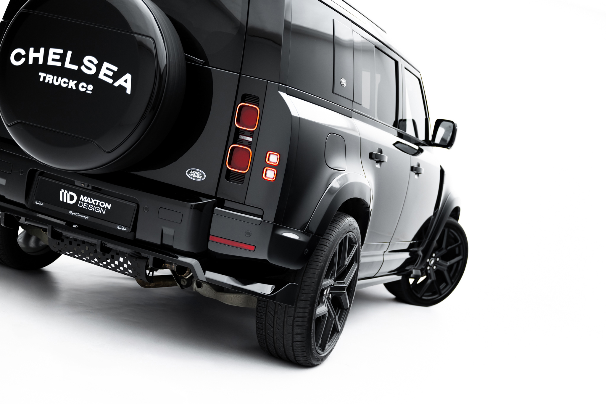 REAR SPLITTER (WITH VERTICAL BARS) SUITABLE FOR LAND ROVER DEFENDER MK4 – MAXTON DESIGN