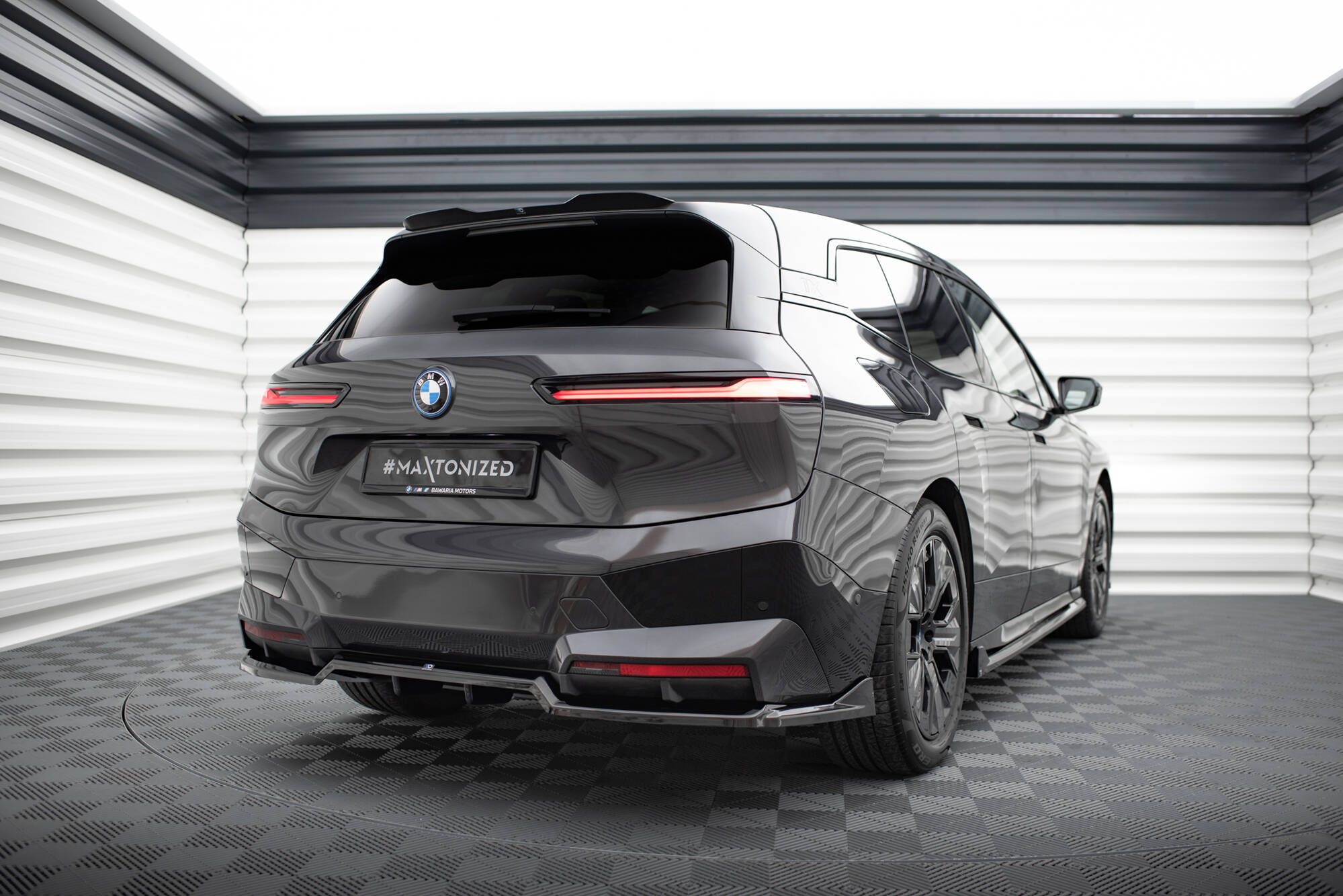 Central Rear Splitter (Vertical Bars) BMW iX M-Pack i20 - 3