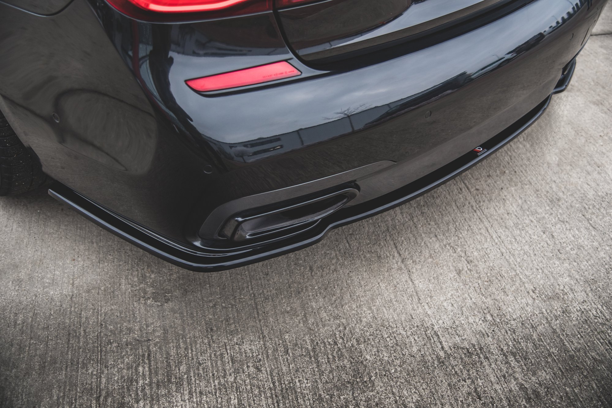 Central Rear Splitter BMW 7 M-Pack G11 (2015-2018) - 3