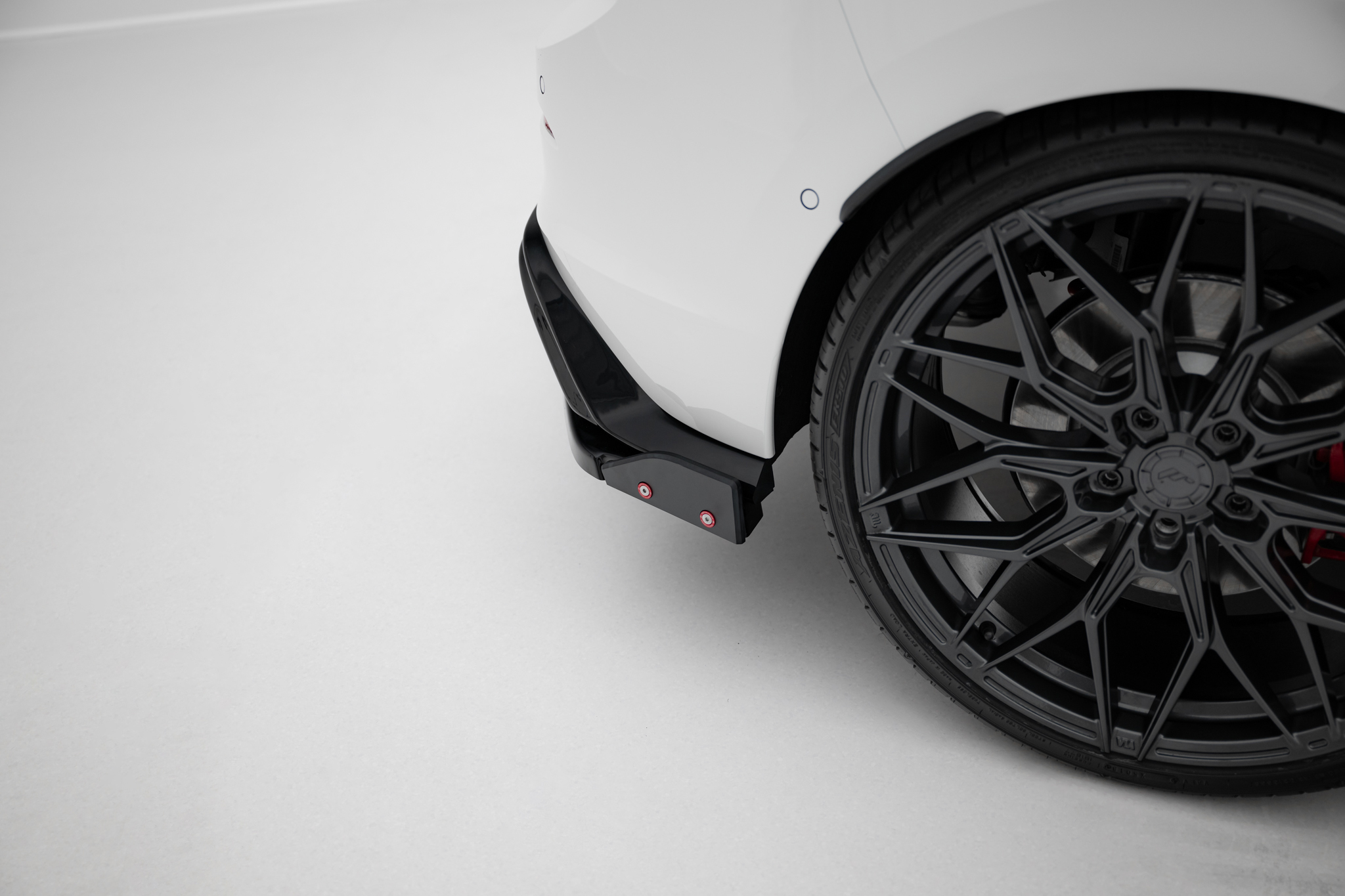 REAR SIDE SPLITTERS V.4 + FLAPS SUITABLE FOR VOLKSWAGEN GOLF GTI / GTE MK8 FITS ONLY WITH : VW-GO-8-GTI-RS2 – MAXTON DESIGN - 3