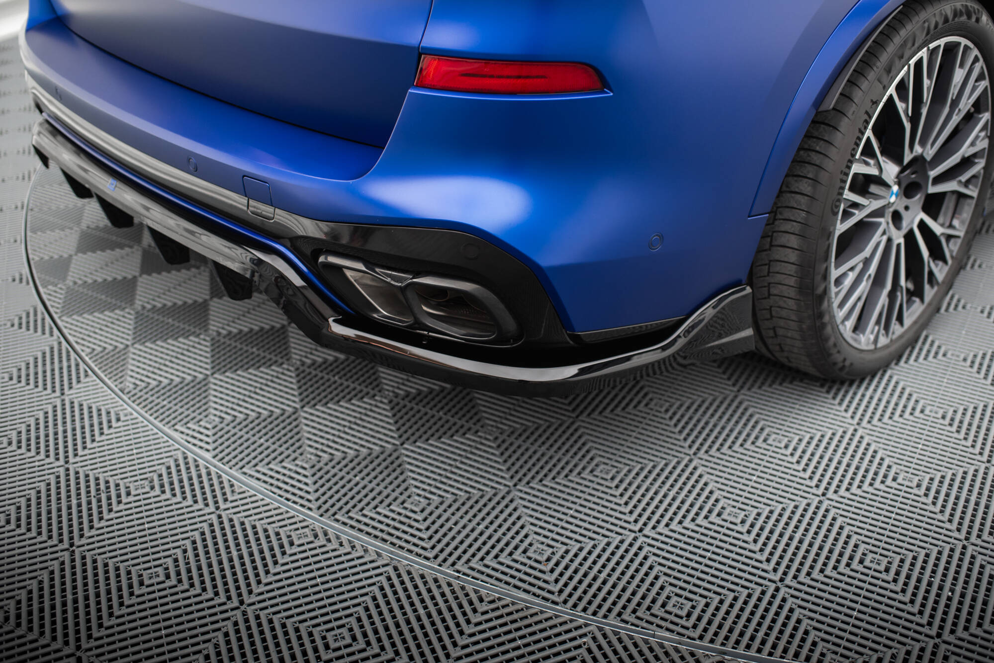 Central Rear Splitter (Vertical Bars) V.2 BMW X5 M-Pack G05 Facelift - 3