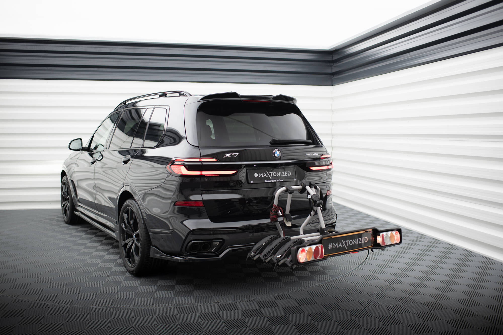 Central Rear Splitter (Vertical Bars) BMW X7 M-Pack G07 Facelift - 11