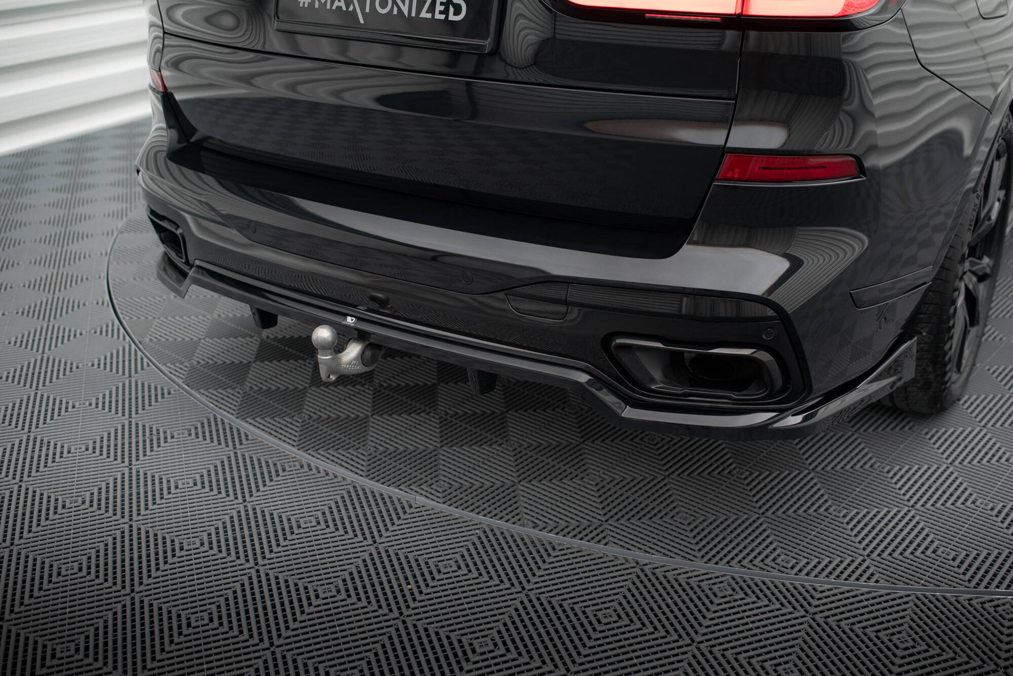 Central Rear Splitter (Vertical Bars) BMW X7 M-Pack G07 Facelift - 3