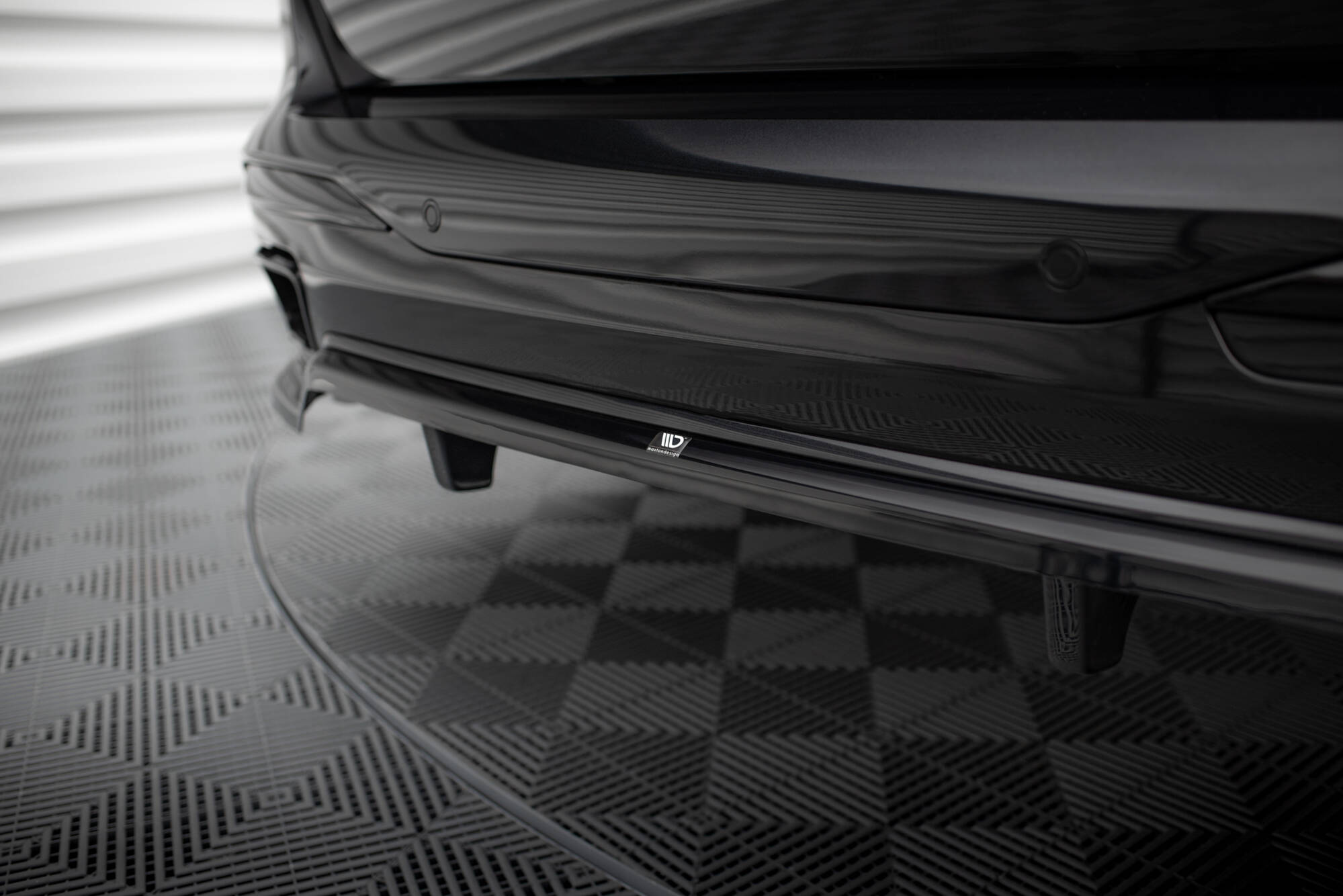 Central Rear Splitter (Vertical Bars) BMW X7 M-Pack G07 Facelift - 8