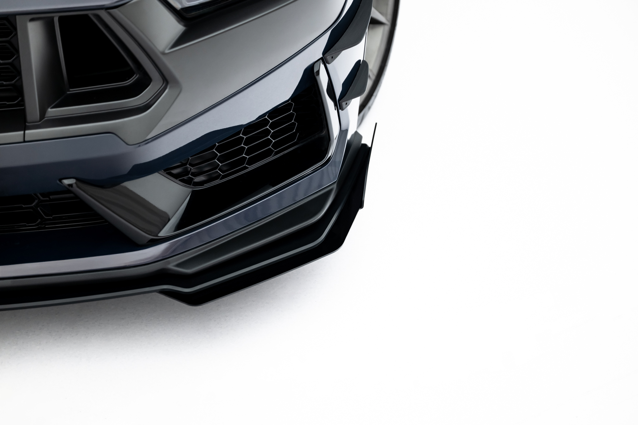 STREET PRO FRONT SPLITTER + FLAPS SUITABLE FOR FORD MUSTANG DARK HORSE MK7 – MAXTON DESIGN - 7