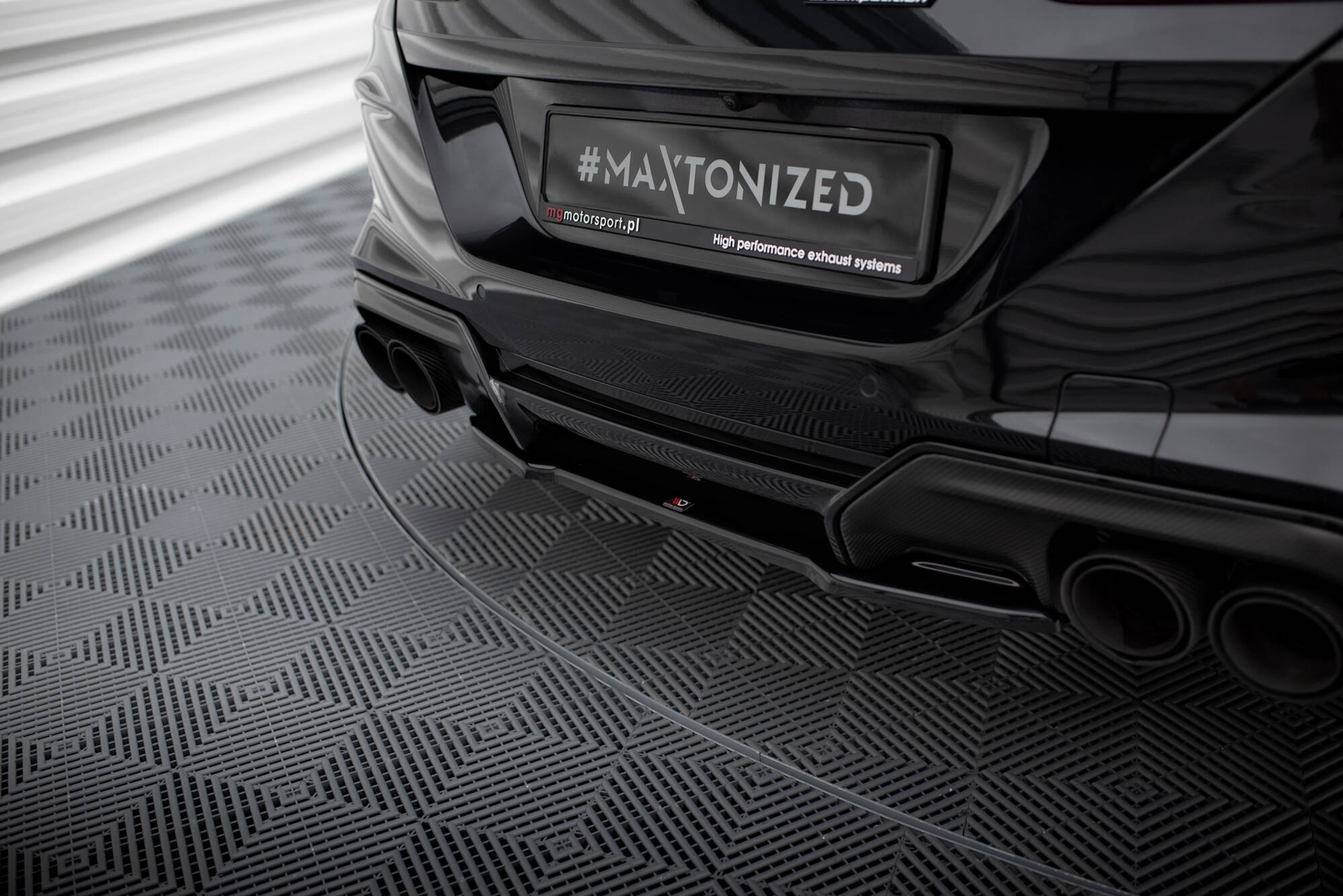 Central Rear Splitter BMW M8 Gran Coupe F93 - 2