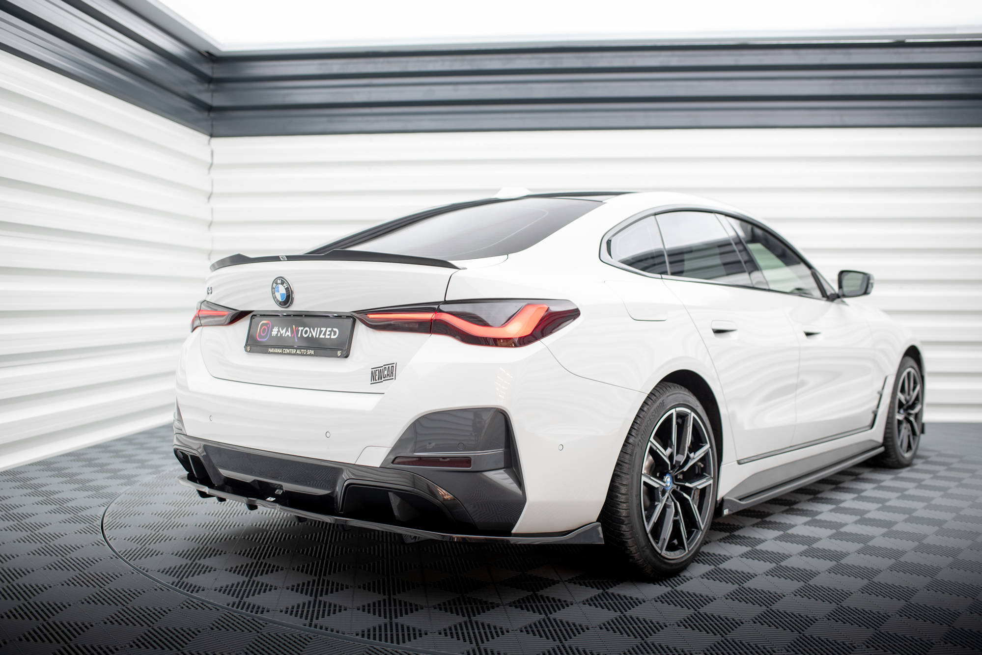 Central Rear Splitter (Vertical Bars) V.2 BMW i4 M-Pack G26 - 5