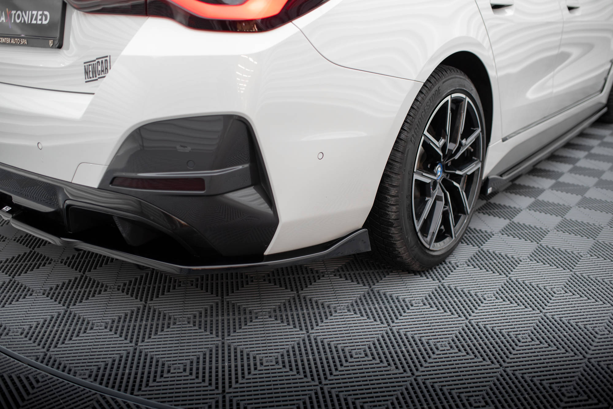 Central Rear Splitter (Vertical Bars) V.2 BMW i4 M-Pack G26 - 4