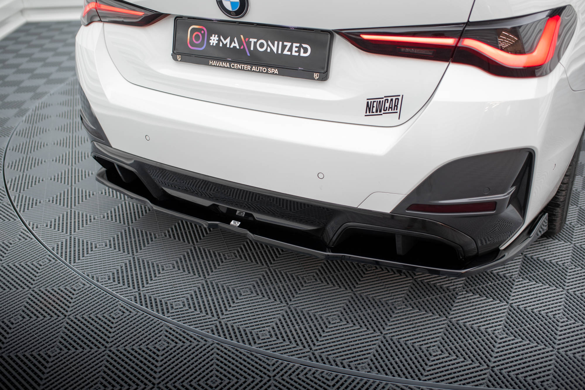 Central Rear Splitter (Vertical Bars) V.2 BMW i4 M-Pack G26 - 2