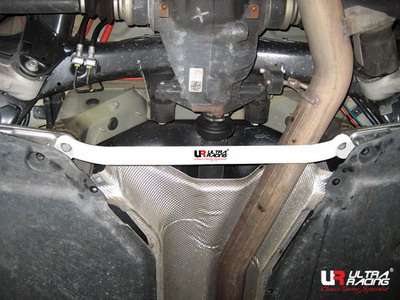 BMW E70 X5 3.0 06+ ULTRARACING 2-POINT REAR LOWER TIEBAR