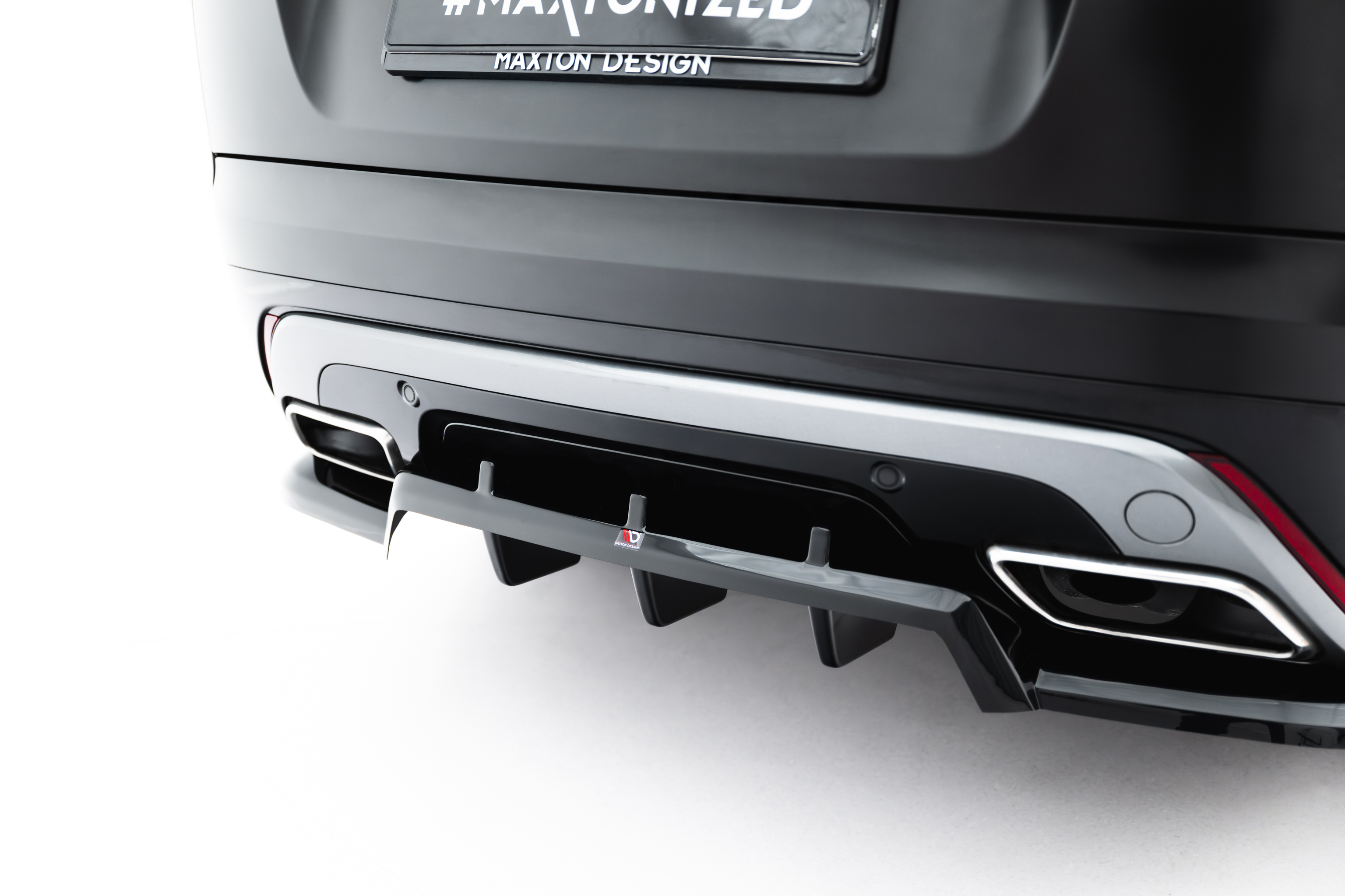 REAR SPLITTER (WITH VERTICAL BARS) V.3 SUITABLE FOR LAND ROVER RANGE ROVER VELAR R-DYNAMIC MK1 – MAXTON DESIGN