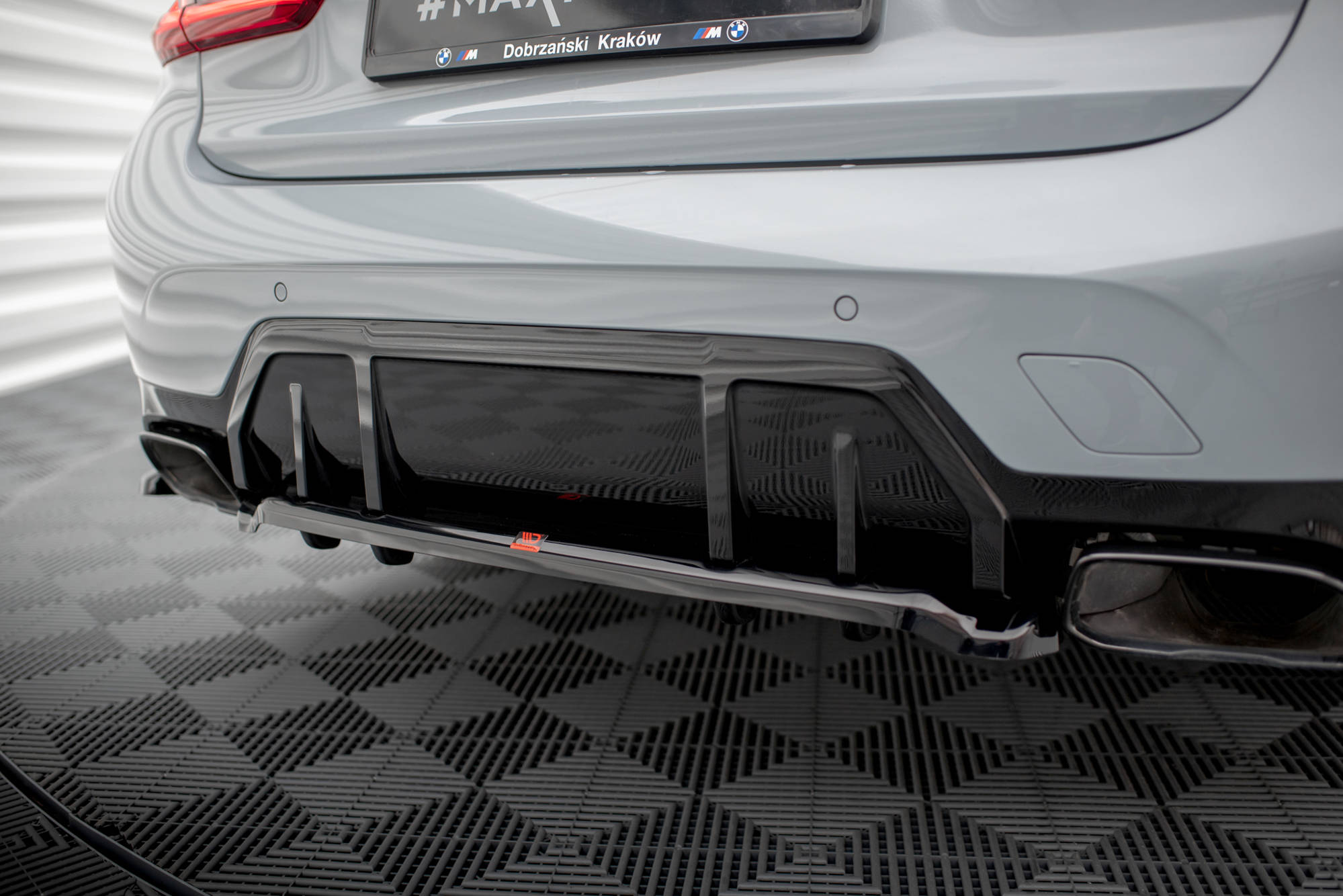 Central Rear Splitter (Vertical Bars) V.1 BMW M340i G20 / G21 Facelift - 4