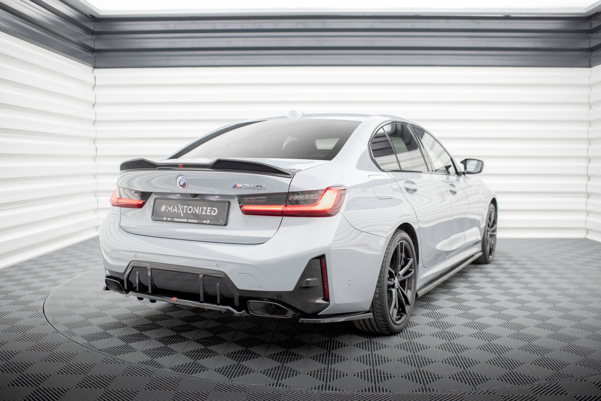 Central Rear Splitter (Vertical Bars) V.1 BMW M340i G20 / G21 Facelift - 3