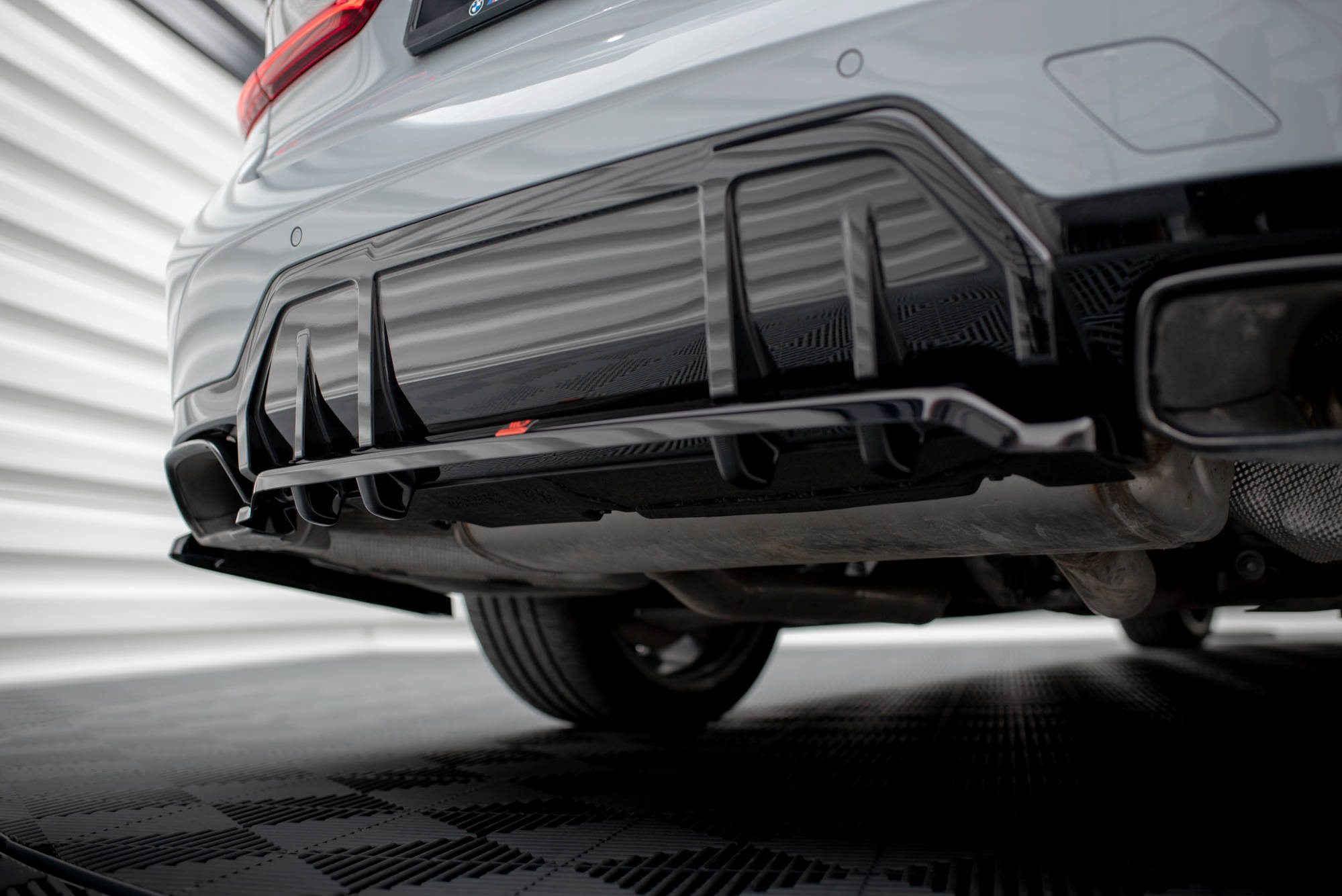 Central Rear Splitter (Vertical Bars) V.1 BMW M340i G20 / G21 Facelift - 2