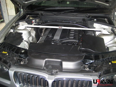BMW E83 X3 2.5 03+ ULTRARACING 2-POINT FRONT UPPER STRUTBAR