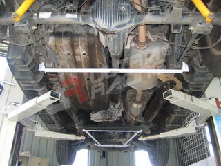 SSANGYONG REXTON 01-05 ULTRARACING 2-PUNKTS BAKRE NEDRE  STABILISERINGSSTAG