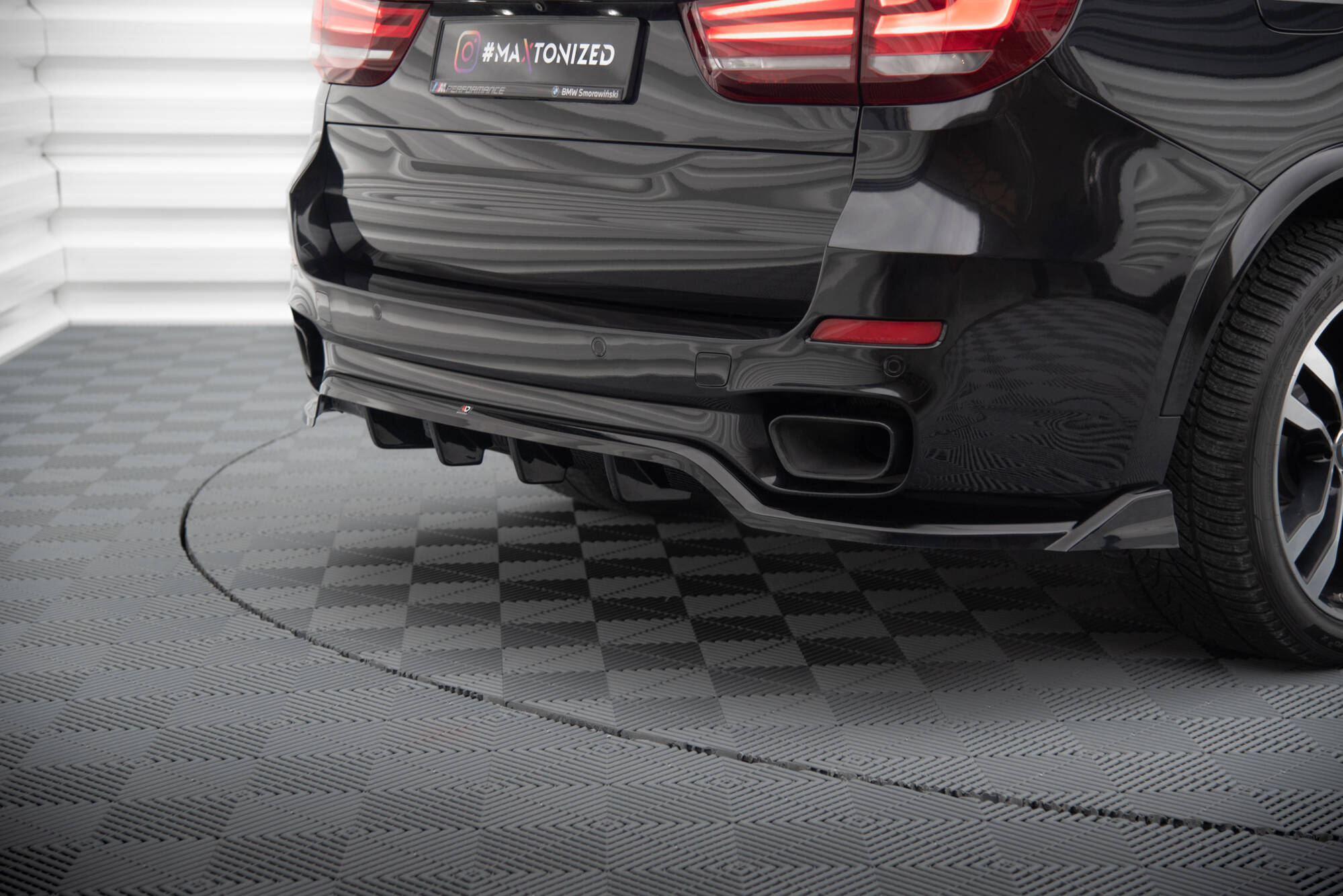 Central Rear Splitter (Vertical Bars) BMW X5 M-Pack F15 - 4