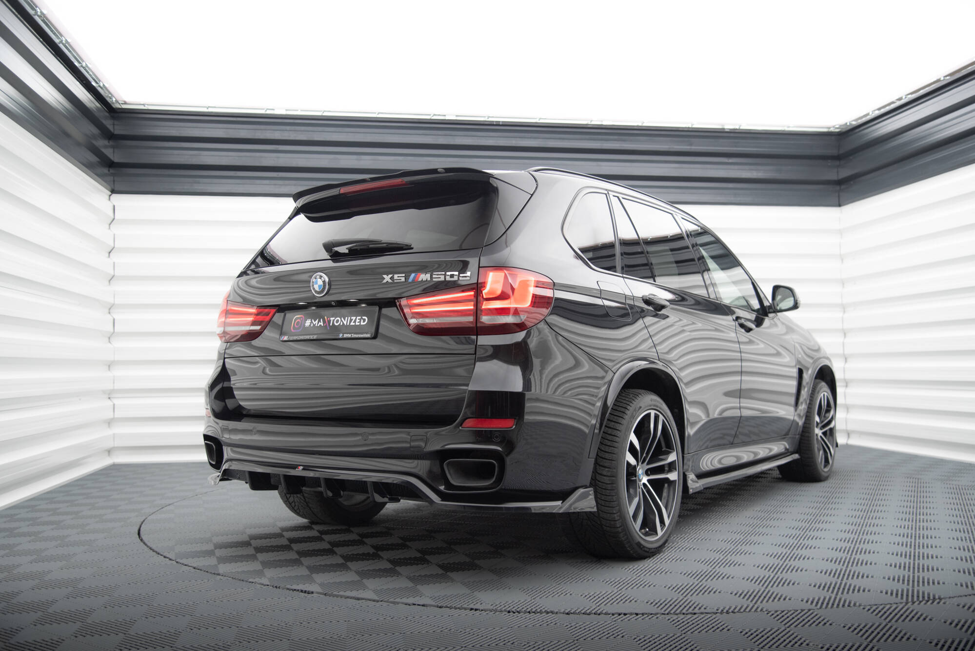 Central Rear Splitter (Vertical Bars) BMW X5 M-Pack F15 - 2