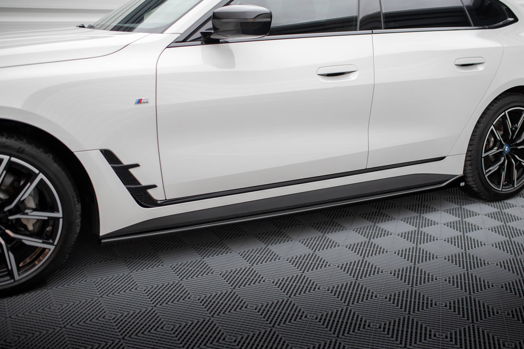 Side Skirts Diffusers V.1 BMW i4 M-Pack G26 - 4