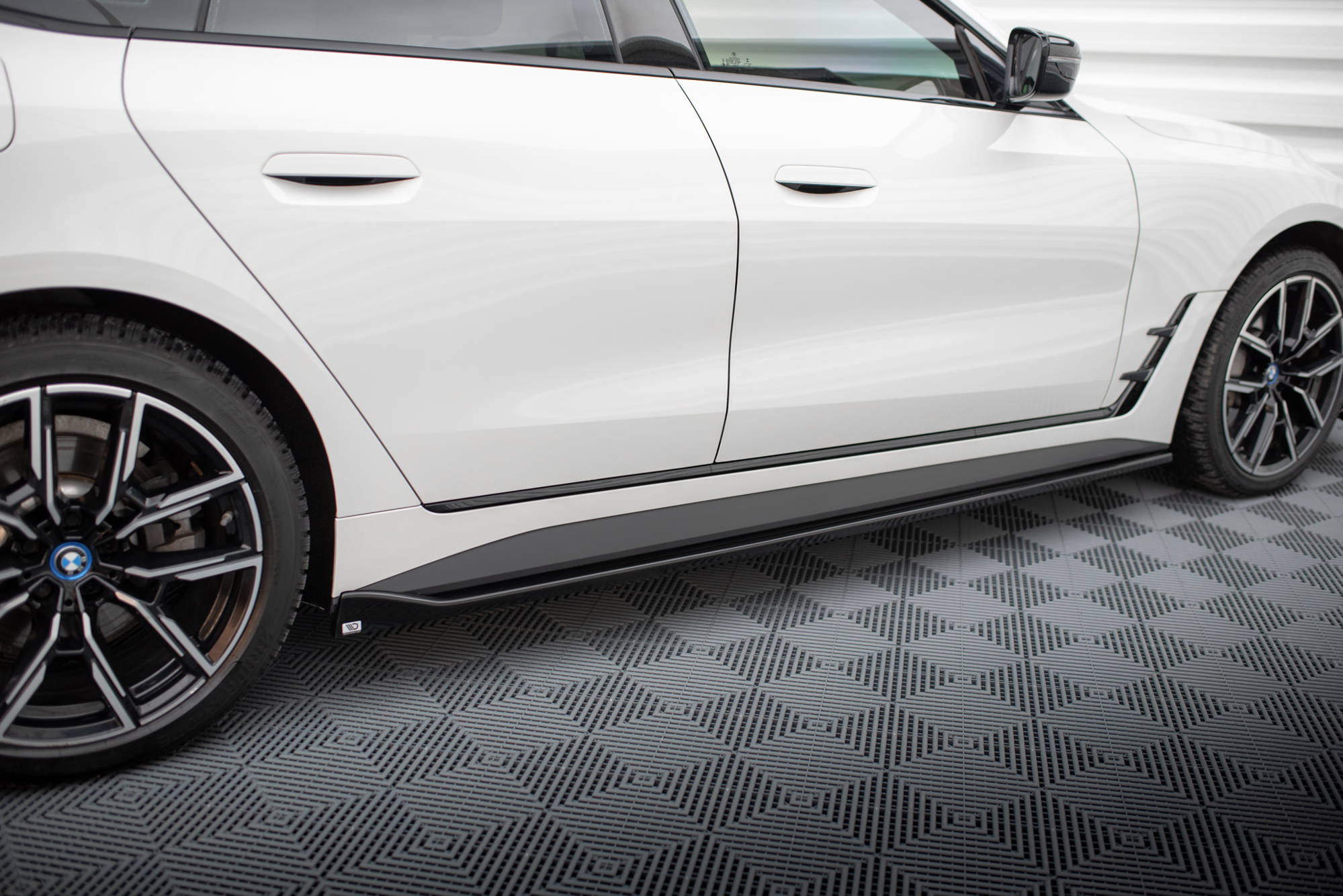 Side Skirts Diffusers V.1 BMW i4 M-Pack G26 - 2