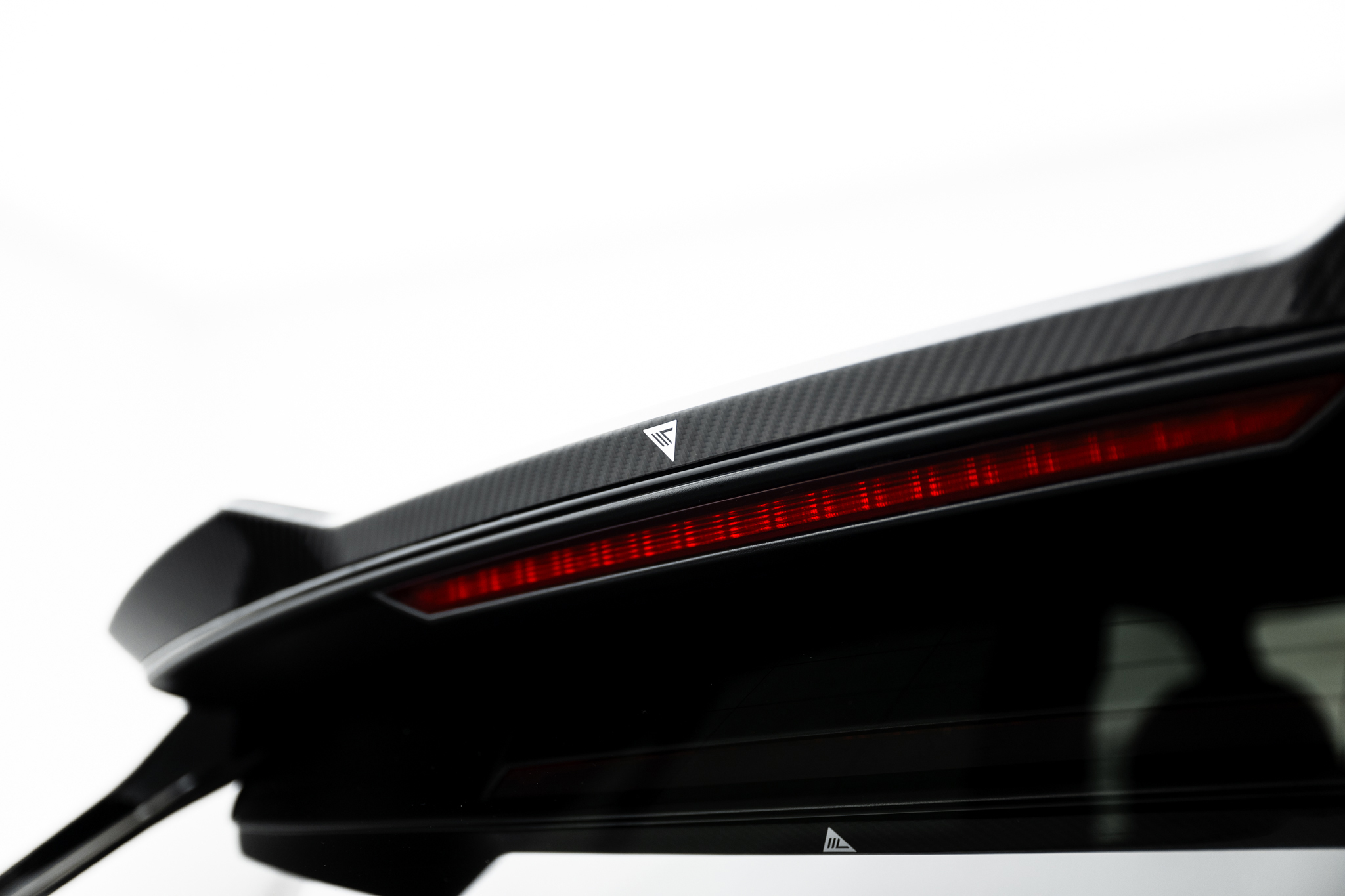 PREPREG CARBON FIBER TAILGATE SPOILER (UPPER) SUITABLE FOR AUDI SQ8 / Q8 S-LINE MK1 FACELIFT – MAXTON DESIGN - 3