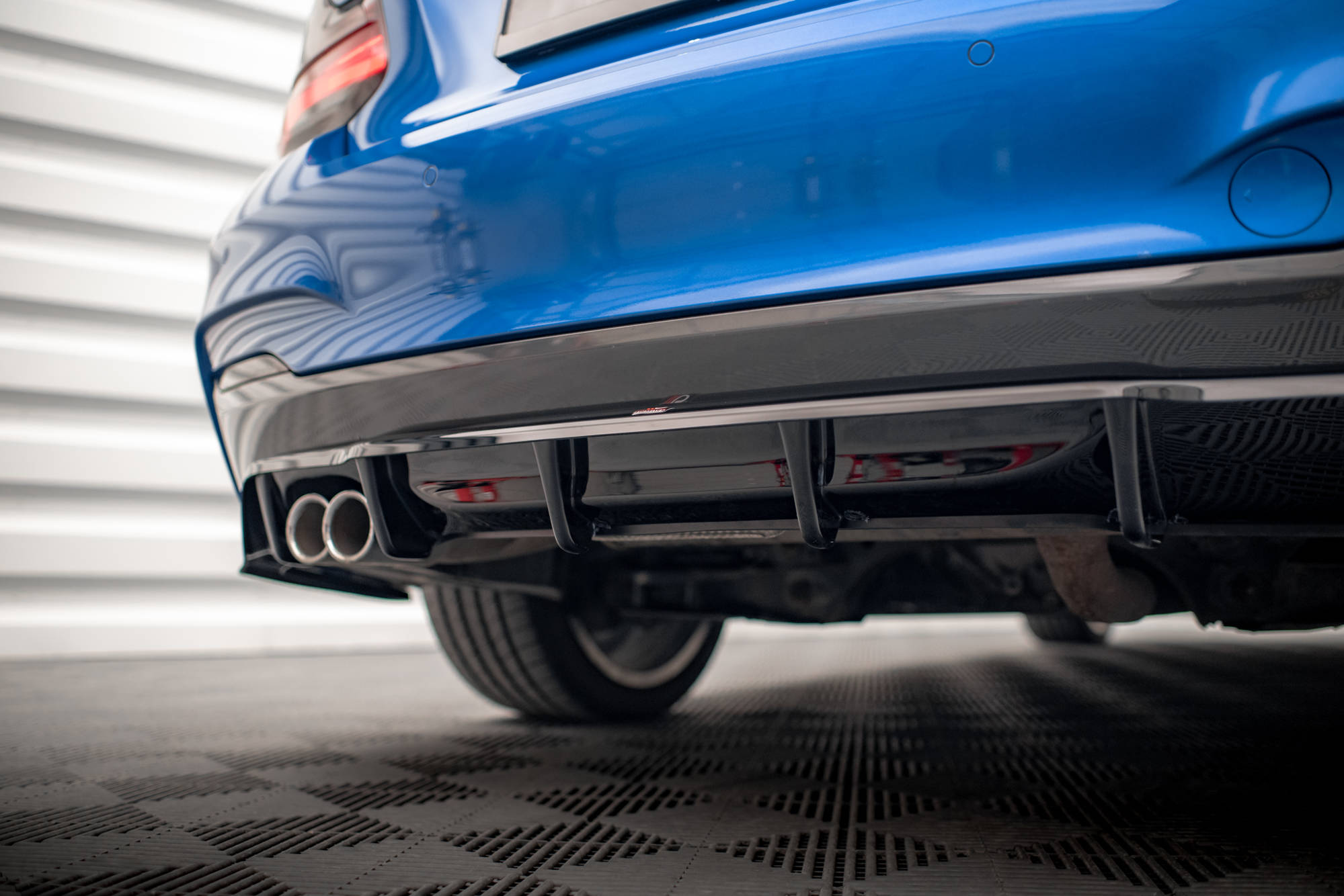 Central Rear Splitter (Vertical Bars) BMW 2 M-Pack F22 - 4