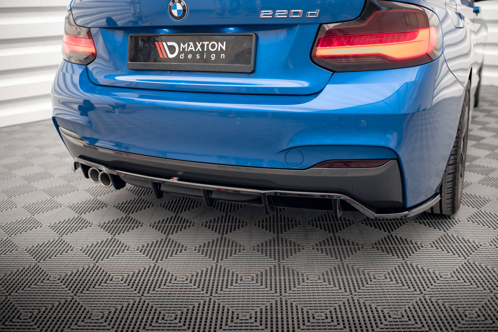 Central Rear Splitter (Vertical Bars) BMW 2 M-Pack F22 - 5