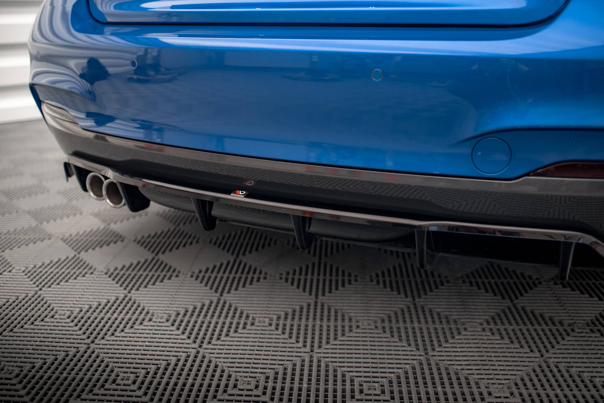 Central Rear Splitter (Vertical Bars) BMW 2 M-Pack F22 - 3