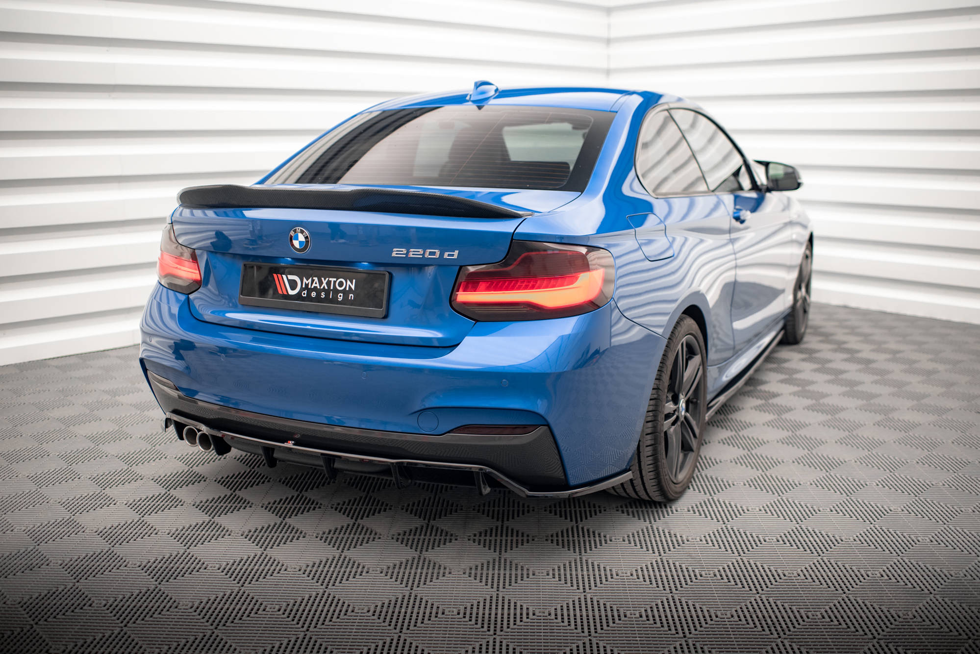 Central Rear Splitter (Vertical Bars) BMW 2 M-Pack F22 - 2
