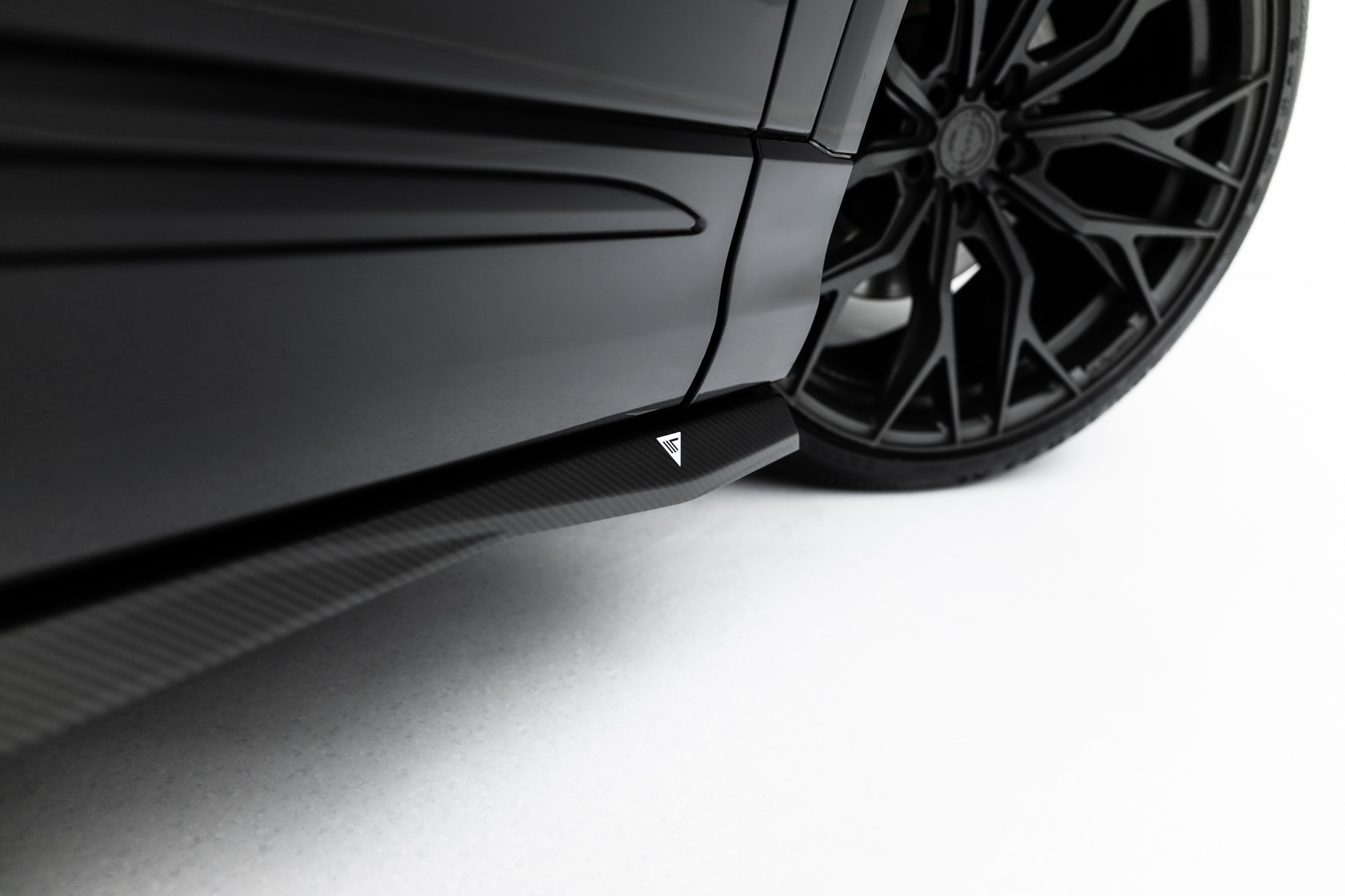 PREPREG CARBON FIBER SIDE SKIRTS SUITABLE FOR AUDI SQ8 / Q8 S-LINE MK1 FACELIFT – MAXTON DESIGN - 2